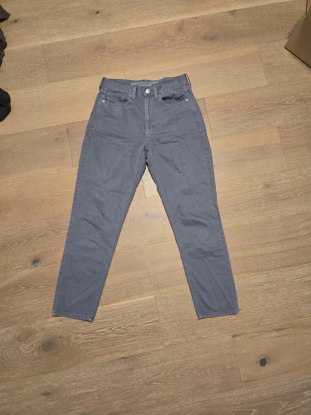 American Eagle Outfitters American Eagel Mom Jeans Size 6 Size 28" / US 6 / IT 42 - 1 Thumbnail