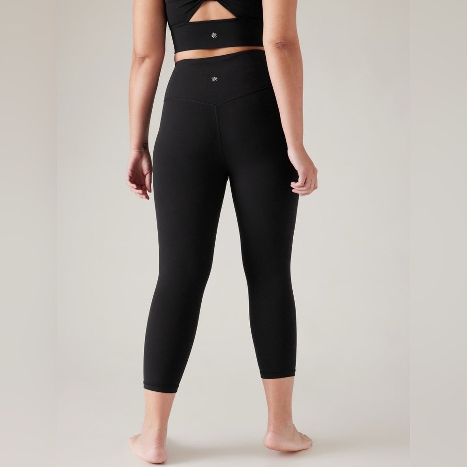 Athleta Athleta Black Capri Leggings Size 30" / US 8 / IT 44 - 8 Thumbnail