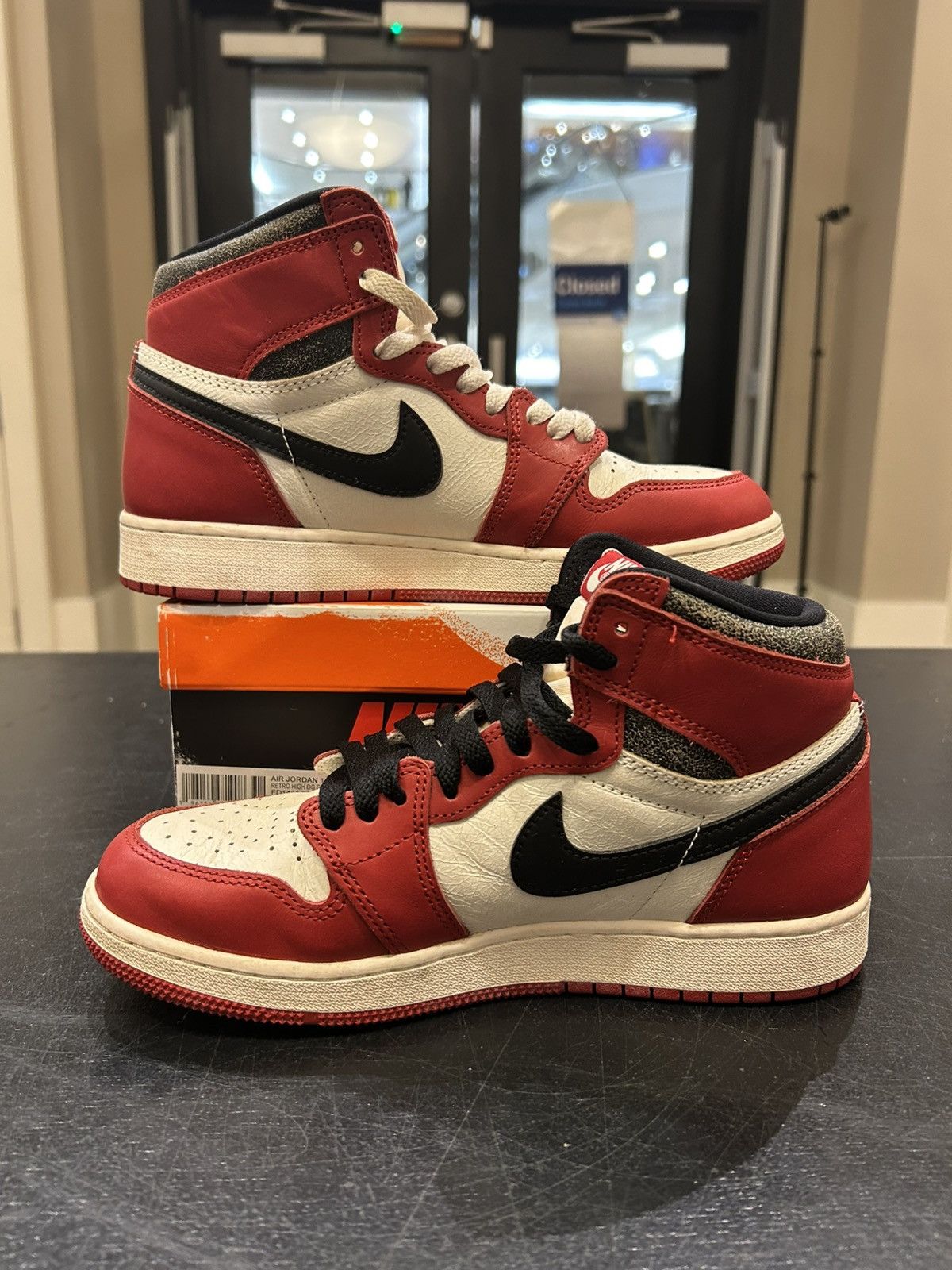 Jordan Brand Jordan 1 Retro ‘Chicago Lost And Found’ Size US 6.5 / EU 39-40 - 2 Thumbnail