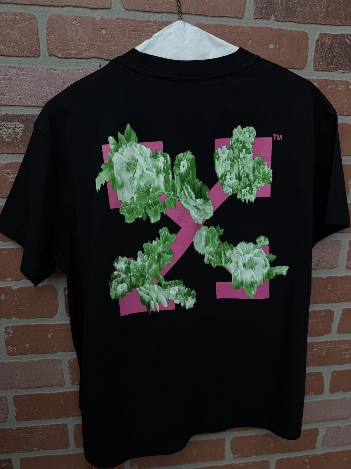 Off-White Off-White 'Colorful Back Logo' Black/Pink T-Shirt (USED) XS Size US XS / EU 42 / 0 - 6 Thumbnail