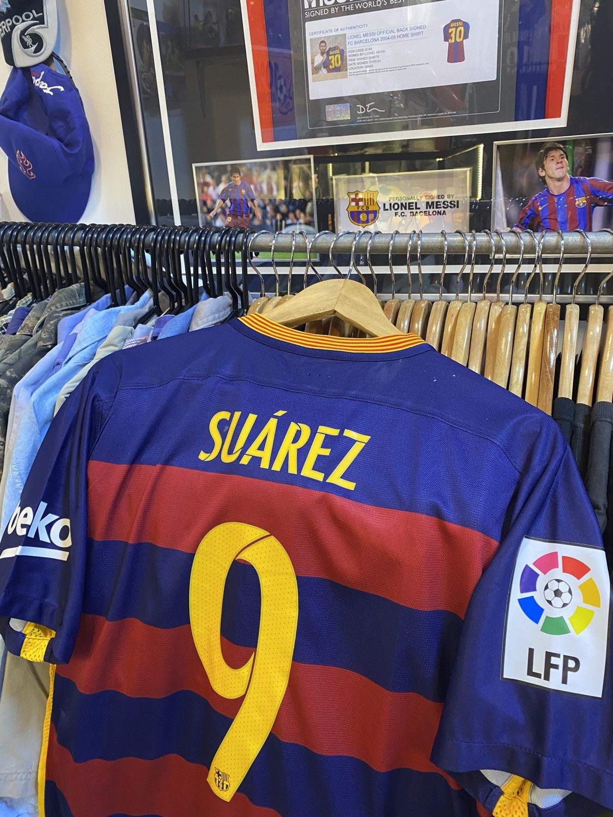 Nike 2015-2016 FC Barcelona Home Kit SUAREZ 9 Size US L / EU 52-54 / 3 - 2 Thumbnail