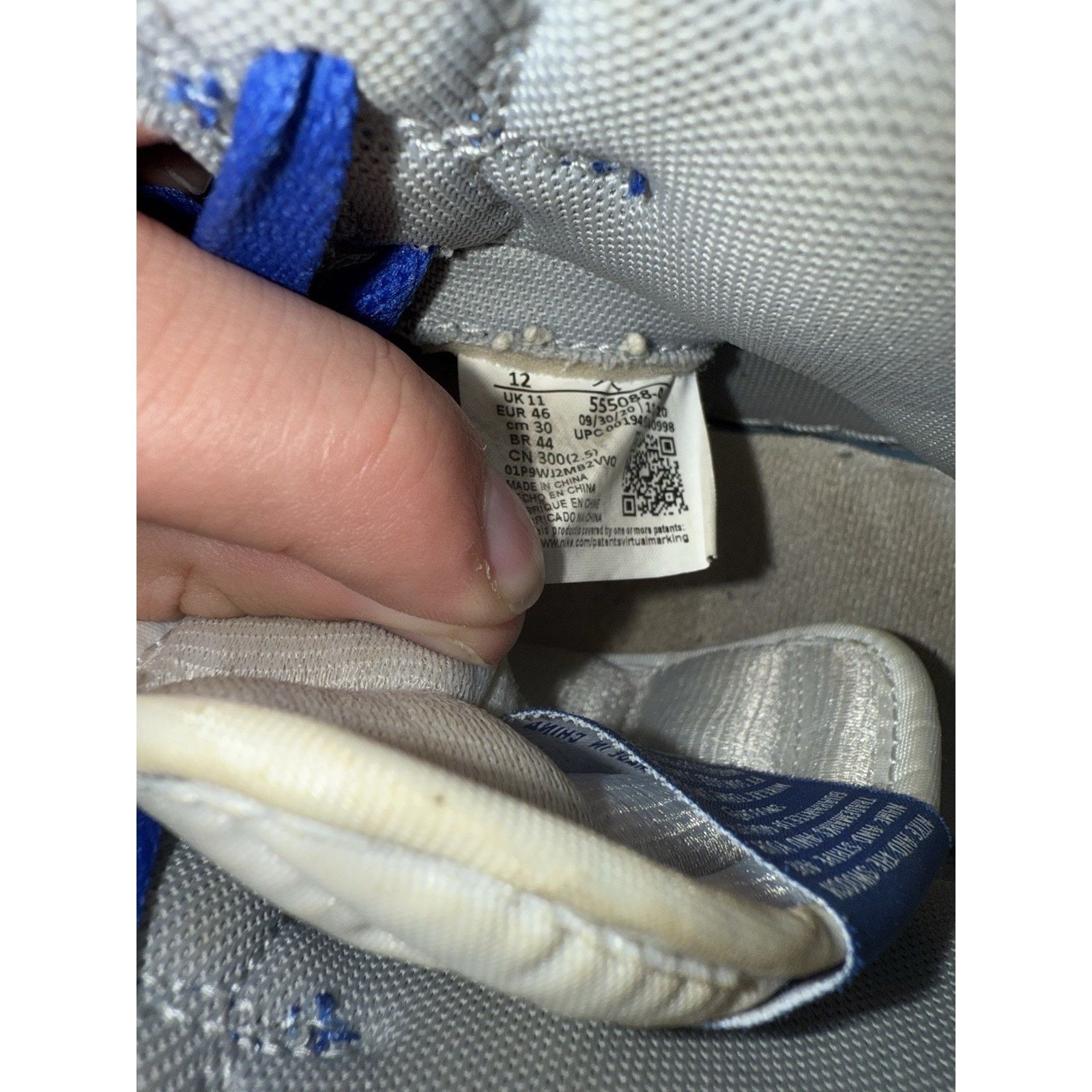 Jordan Brand Nike Air Jordan 1 Retro OG High Hyper Royal 12 555088-402 Size US 12 / EU 45 - 5 Thumbnail