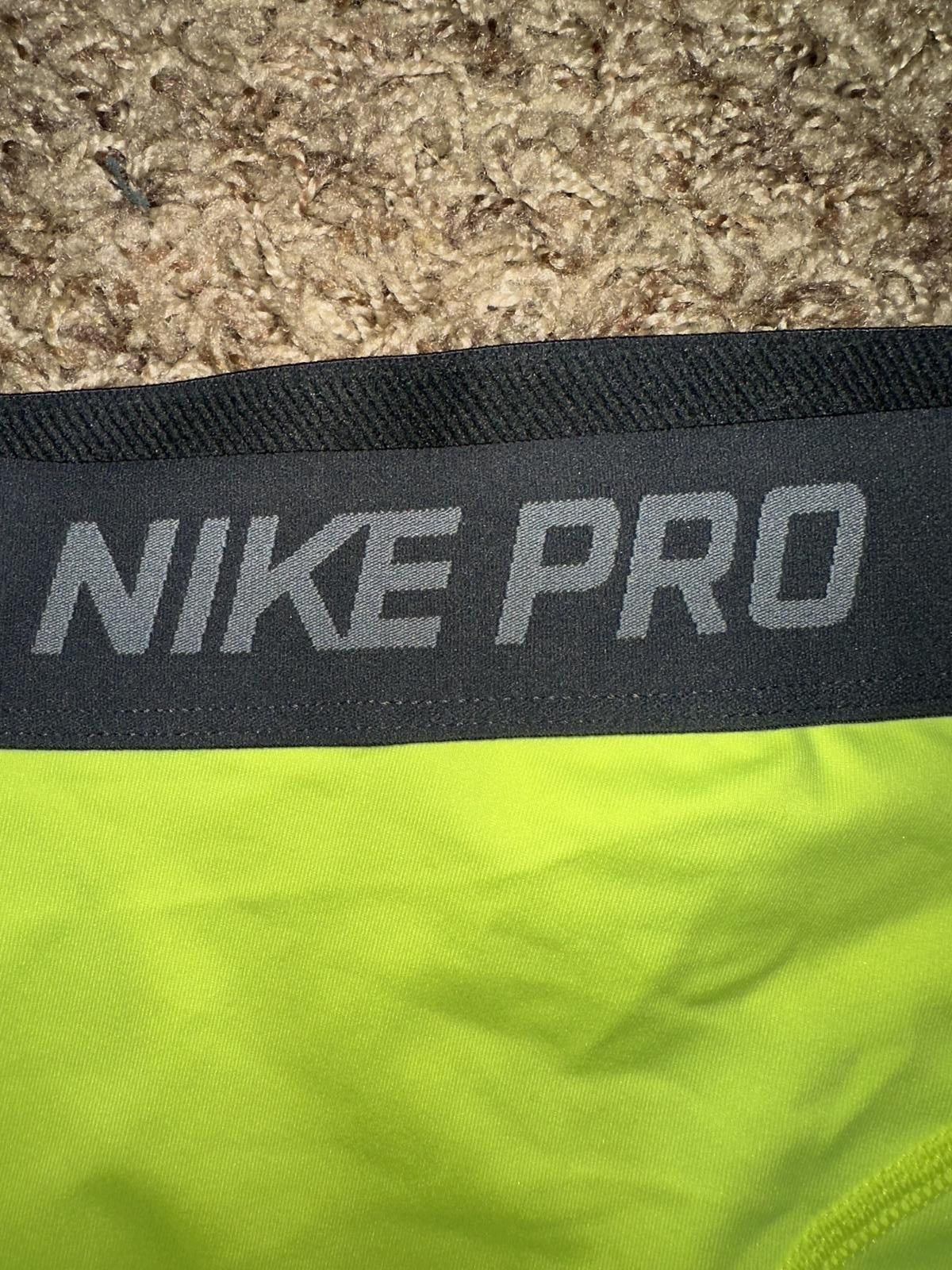 Nike Nike Women's Dri-Fit Pro 3 Big Dot Training Shorts Size 26" / US 2 / IT 38 - 3 Thumbnail
