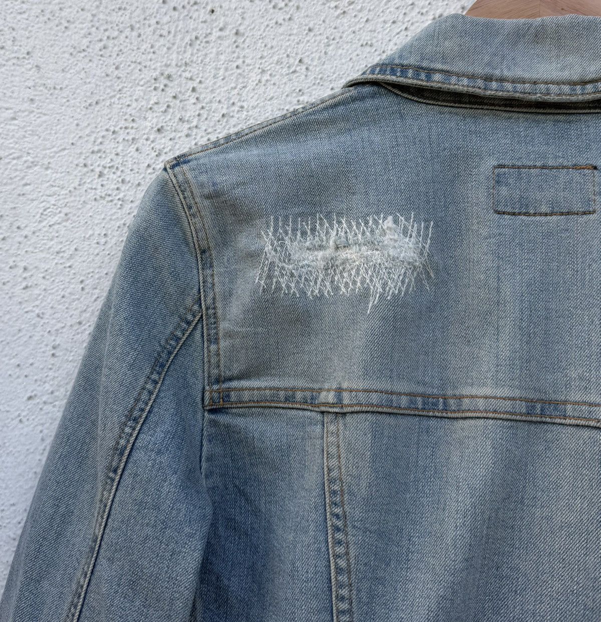 Dolce & Gabbana D&G Distressed Denim Jacket Light Wash Vintage Size XS / US 0-2 / IT 36-38 - 14 Thumbnail