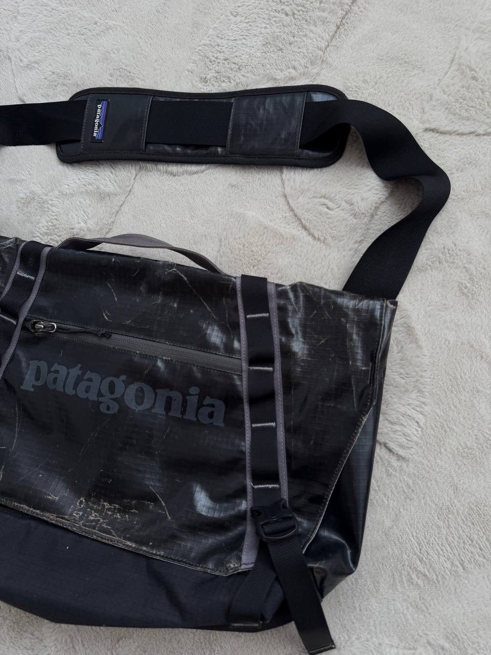 Patagonia Vintage Patagonia Black Hole Messenger Bag RaRE Y2K Size ONE SIZE - 2 Thumbnail