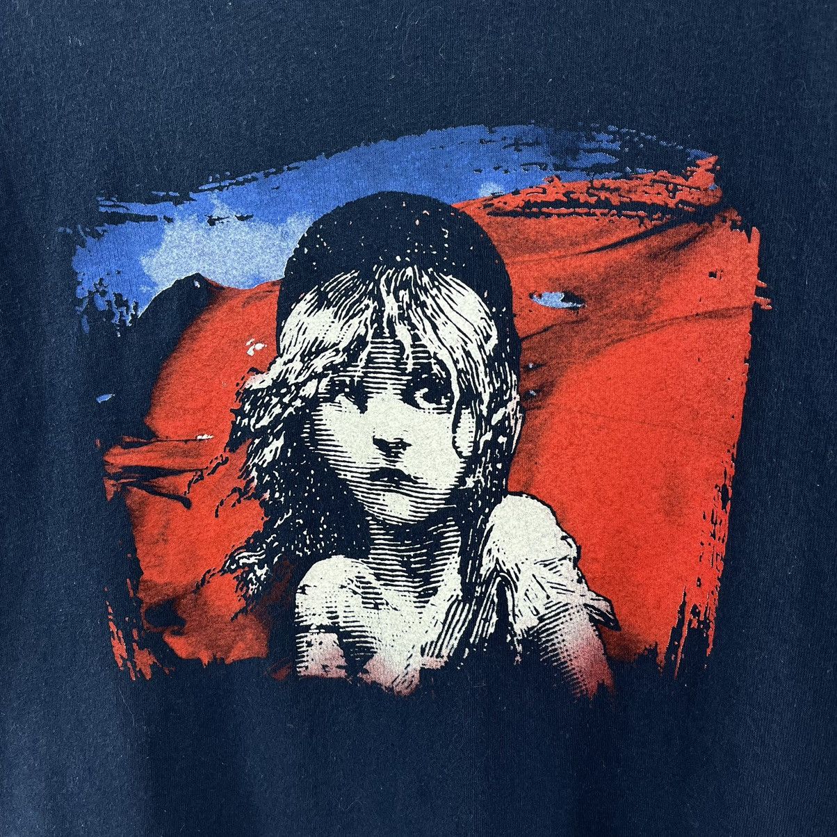 Vintage Mis Miserables Vintage T-Shirt Big Logo Size XL Size US XL / EU 56 / 4 - 3 Thumbnail
