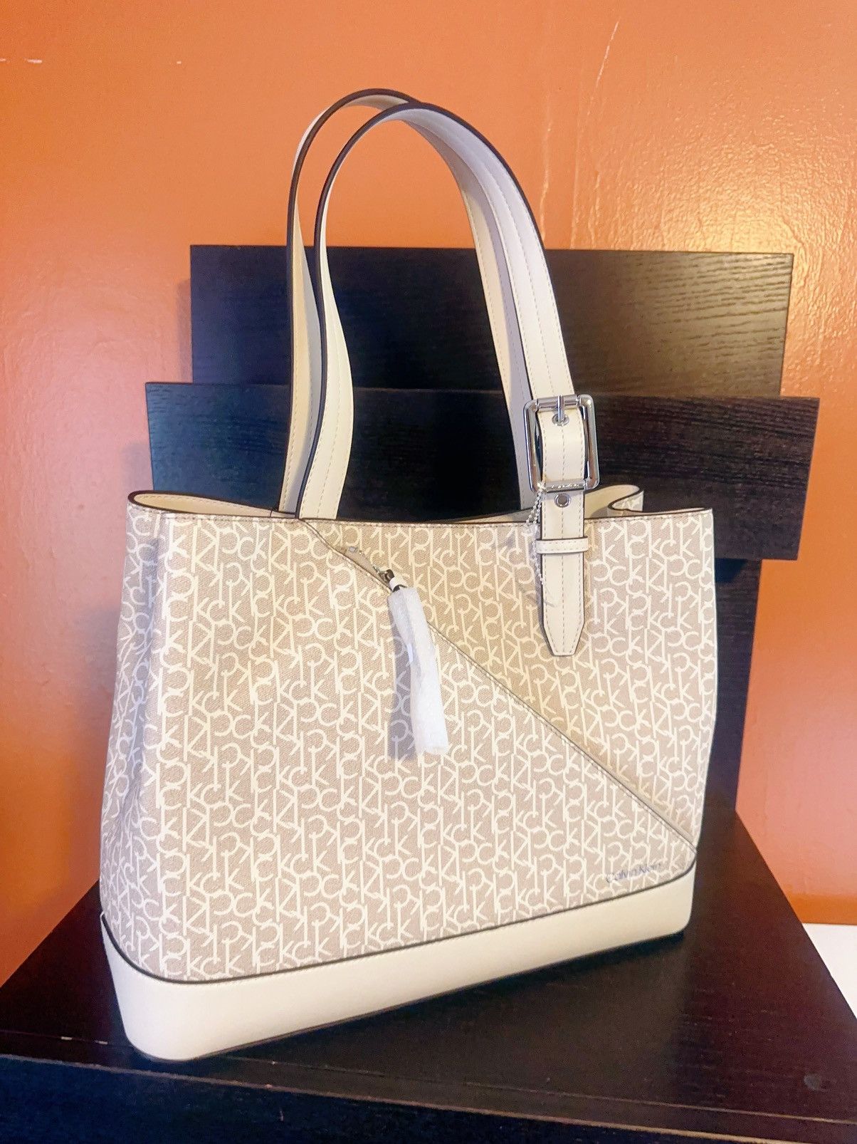Calvin Klein Calvin Klein Almond White Logo Signature Triple Compartment Size ONE SIZE - 1 Thumbnail