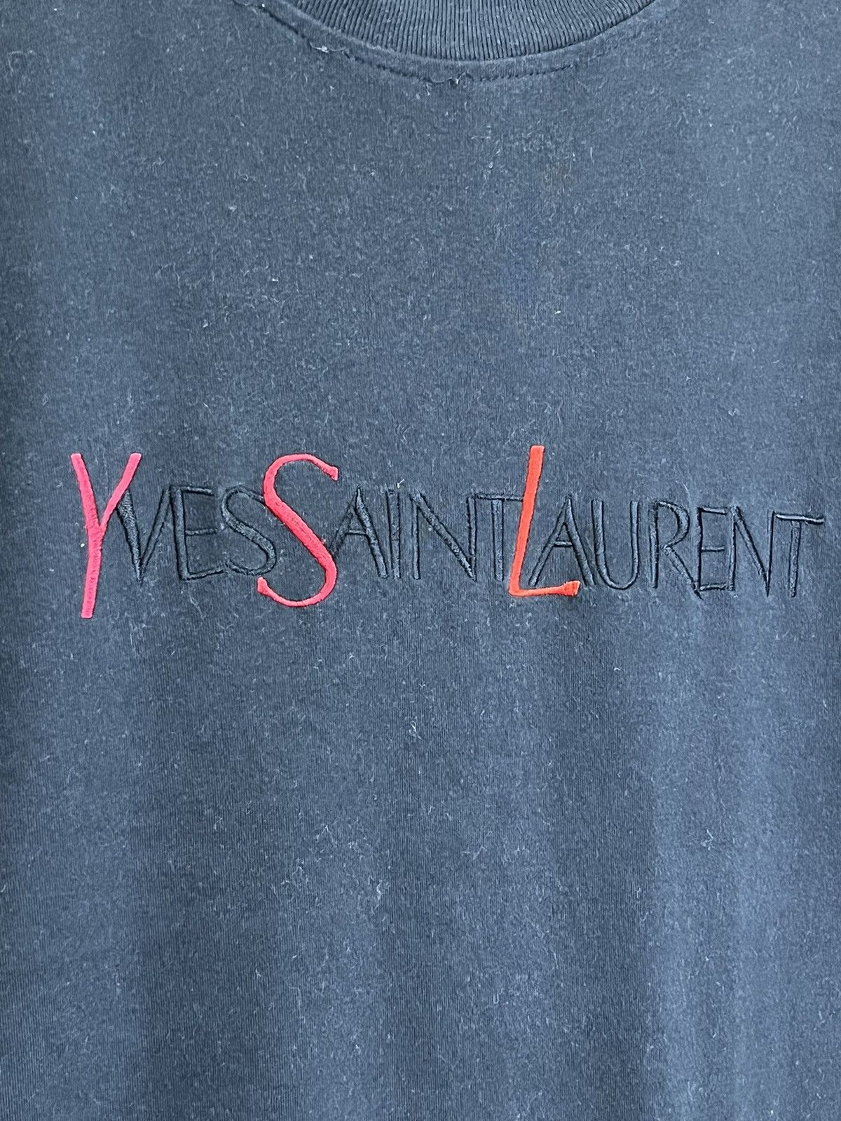 Yves Saint Laurent VINTAGE YSL YVES SAINT LAURENT SPELLOUT EMBROIDERY TEE SHIRT Size US L / EU 52-54 / 3 - 3 Thumbnail
