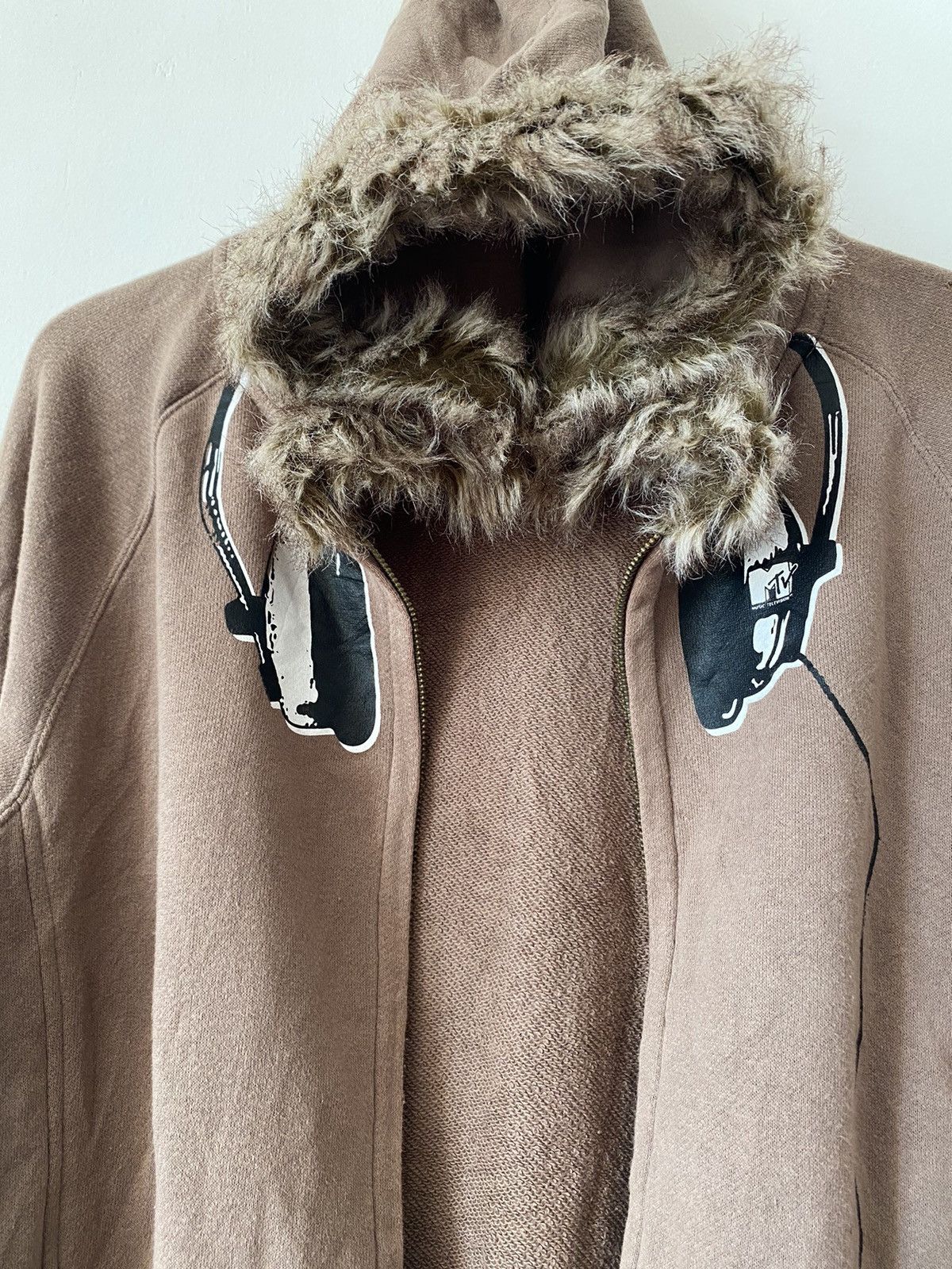 If Six Was Nine × Japanese Brand × Mtv MTV MUSIC TELEVISION FUR HOODIES Size US L / EU 52-54 / 3 - 7 Thumbnail