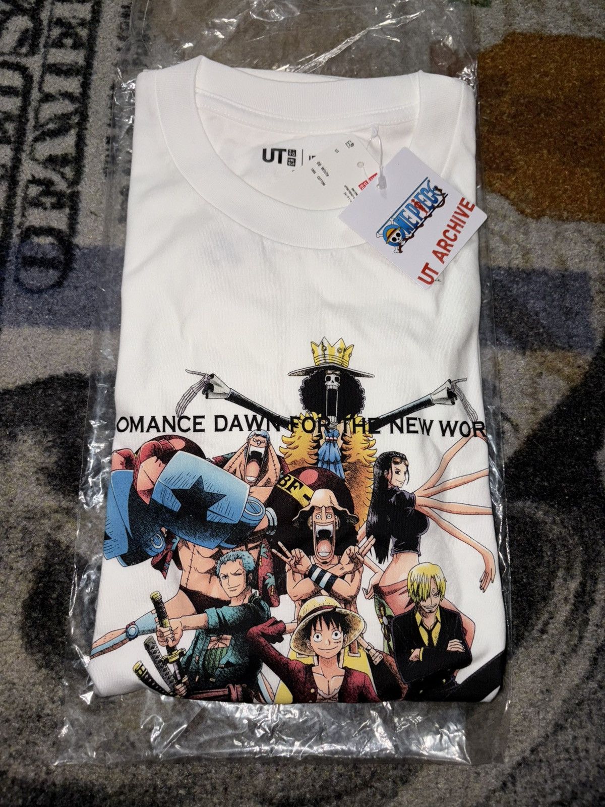 Uniqlo Uniqlo One Piece Family Tee Size US S / EU 44-46 / 1 - 1 Thumbnail