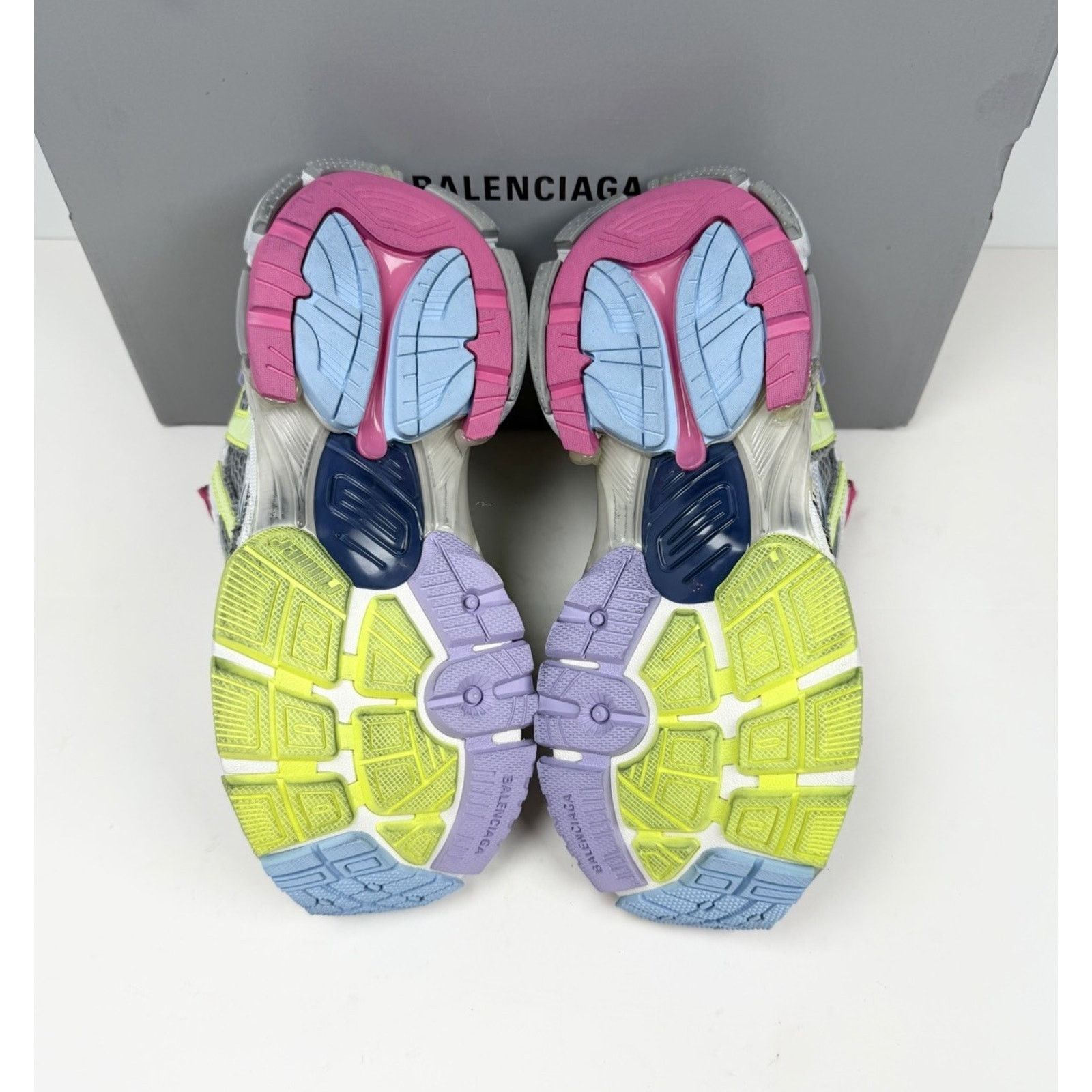 Balenciaga Size 35EU/5W- Balenciaga Runner Multicolor NEW Size US 5 / IT 35 - 8 Thumbnail