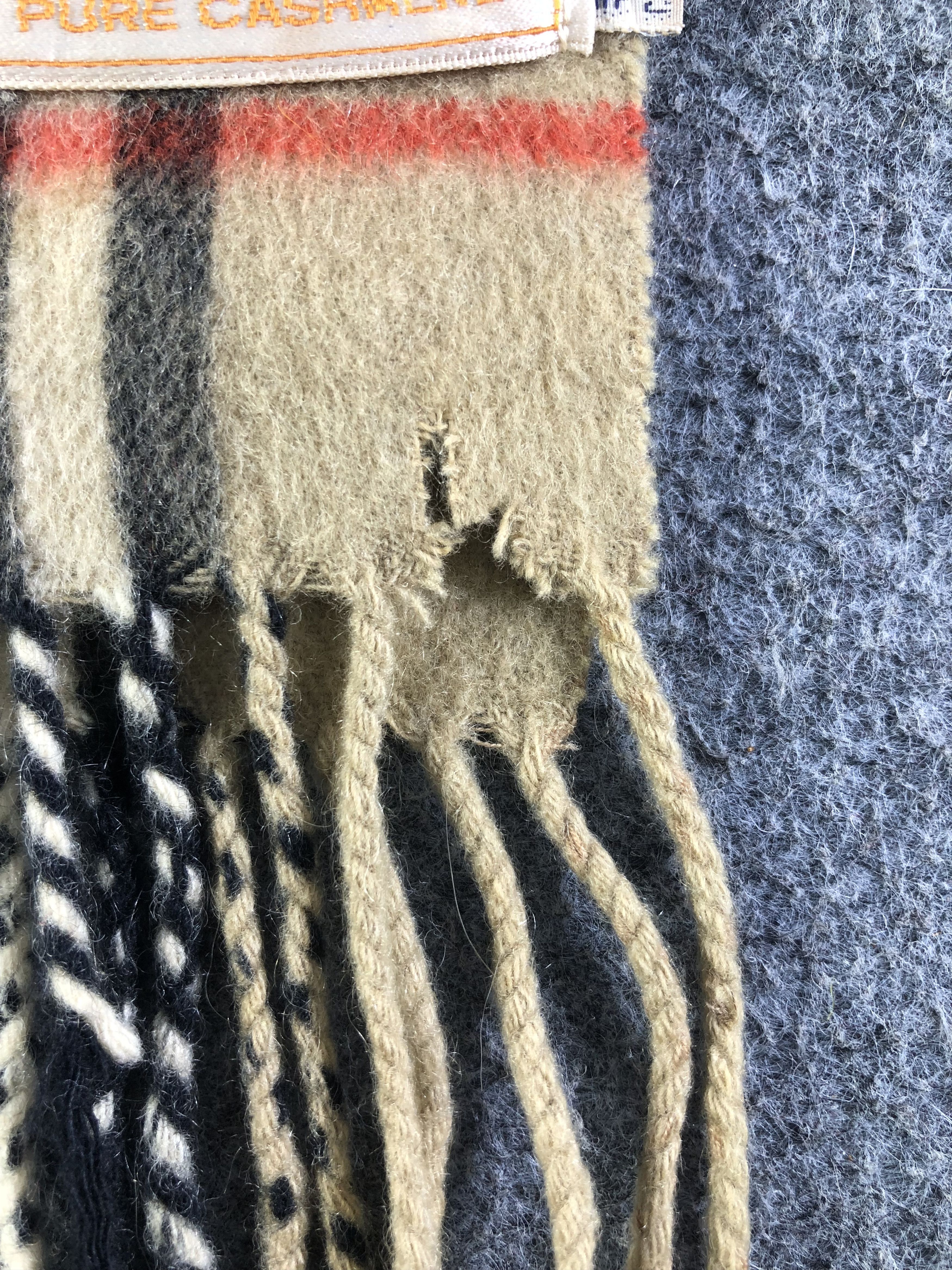 Burberry Burberrys Pure Cashmere Scarf / Muffler / Neckwear SS1216 Size ONE SIZE - 5 Thumbnail