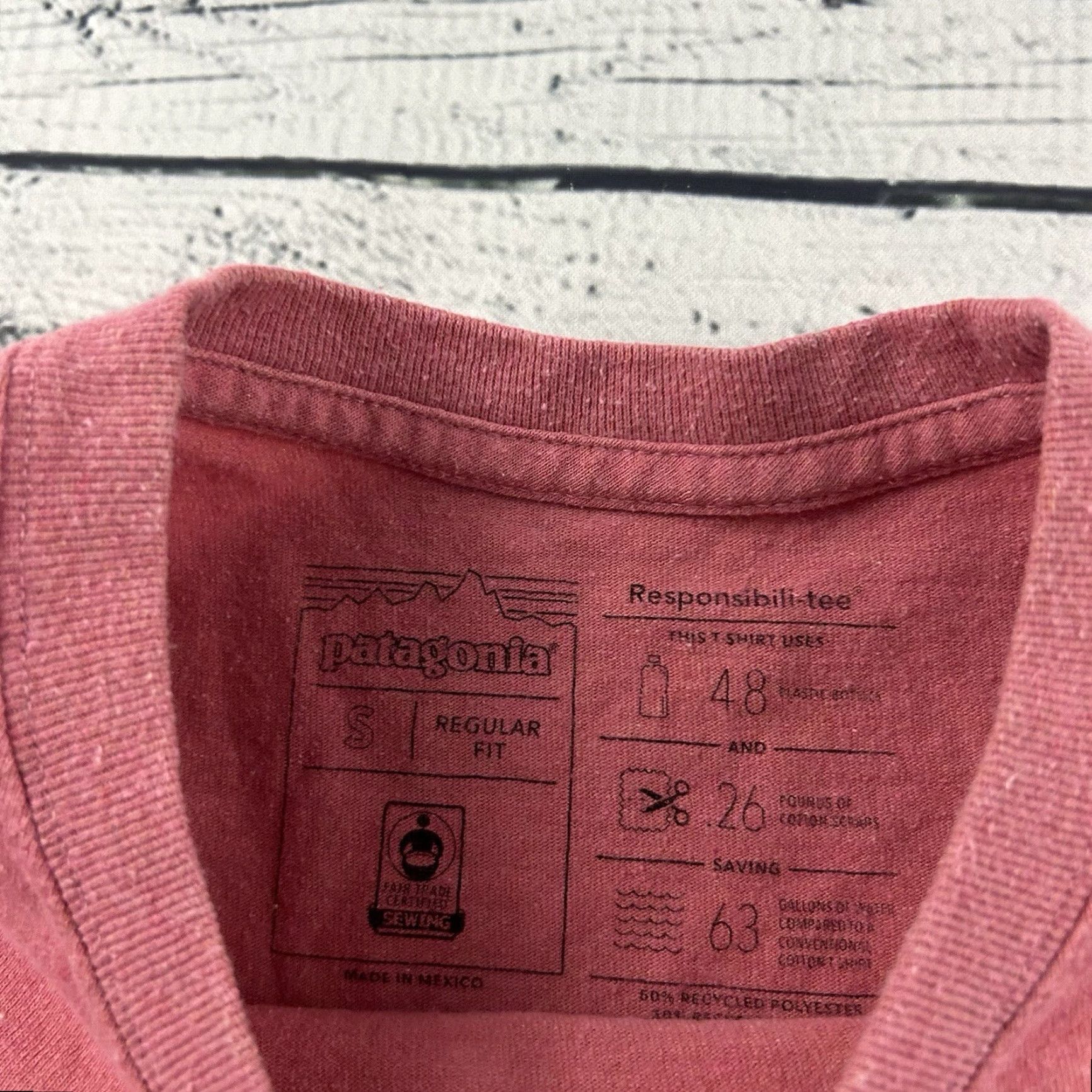 Patagonia Patagonia Fitz Roy Logo Regular Fit Short Sleeve T Shirt Men's Small Pink Mens Size US S / EU 44-46 / 1 - 3 Thumbnail