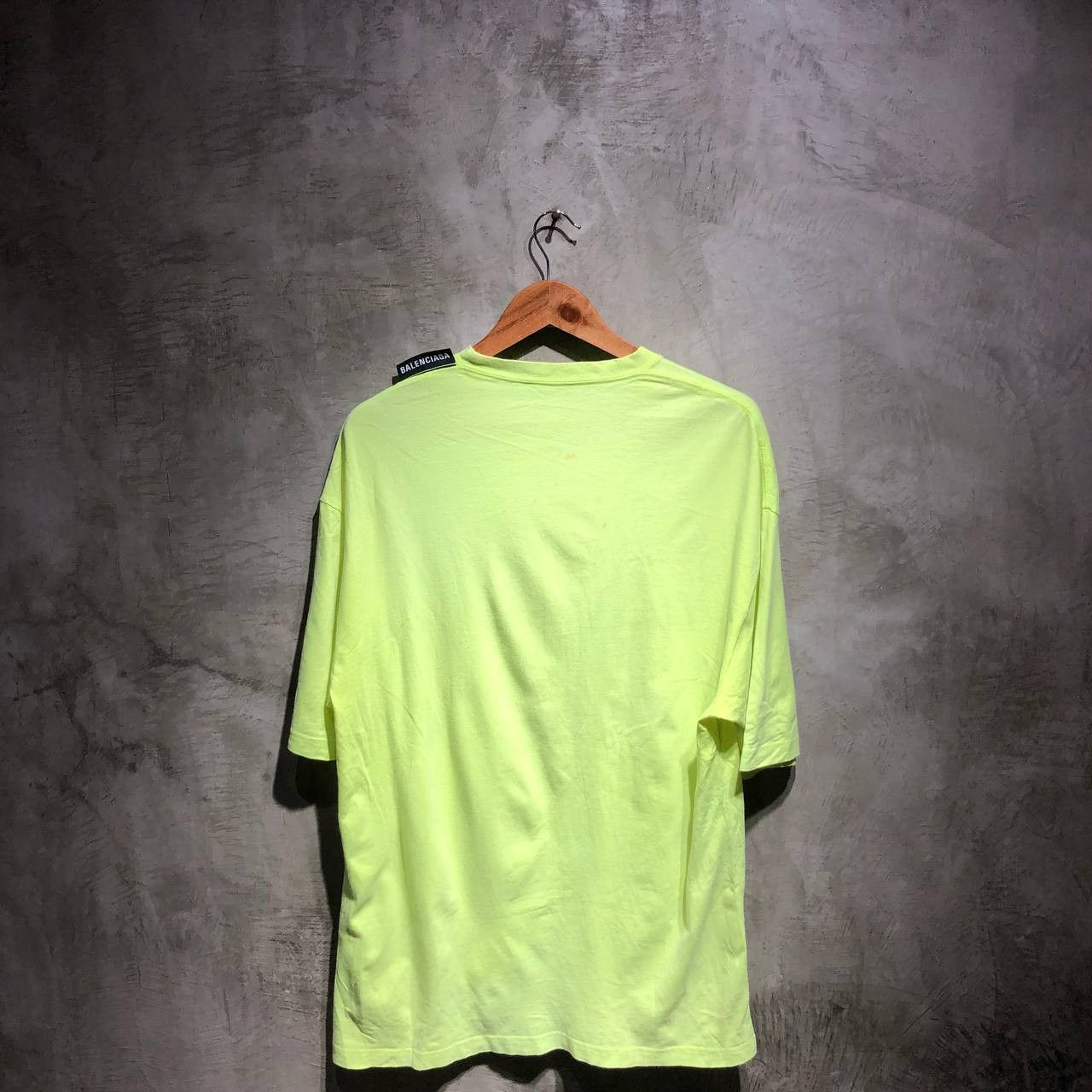 Balenciaga Balenciaga Neon Logo patch detail tee Size US L / EU 52-54 / 3 - 2 Thumbnail