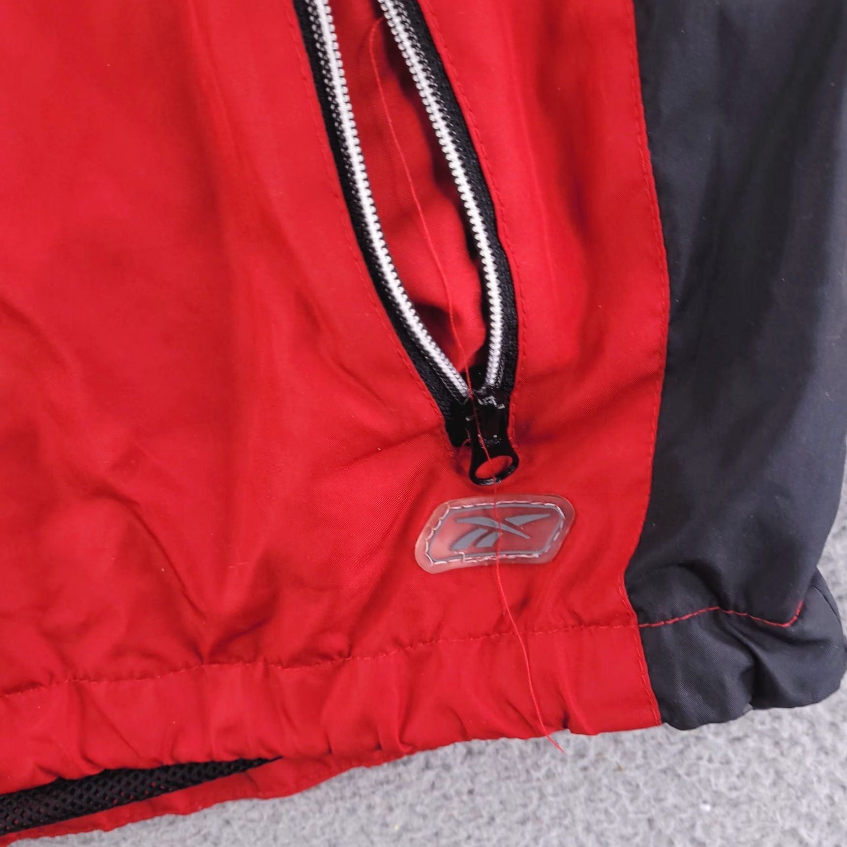Reebok VINTAGE Reebok Jacket Mens M Red Windbreaker 90s Track Boxy Nineties Measurements in Photos Womens? Size US M / EU 48-50 / 2 - 2 Thumbnail