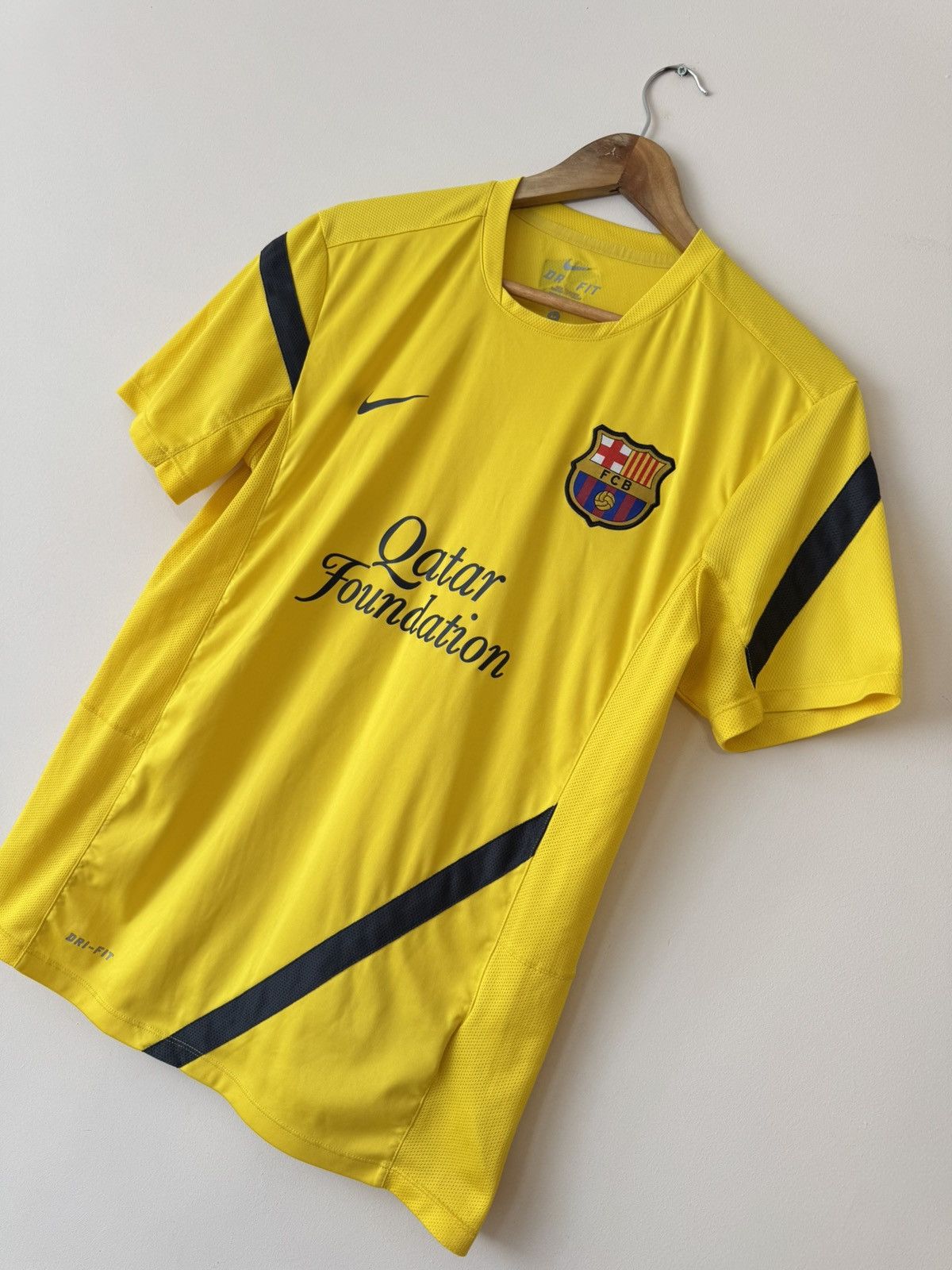 Nike Barcelona 2011-2012 Soccer Training Jersey Football Shirt Size US M / EU 48-50 / 2 - 4 Thumbnail