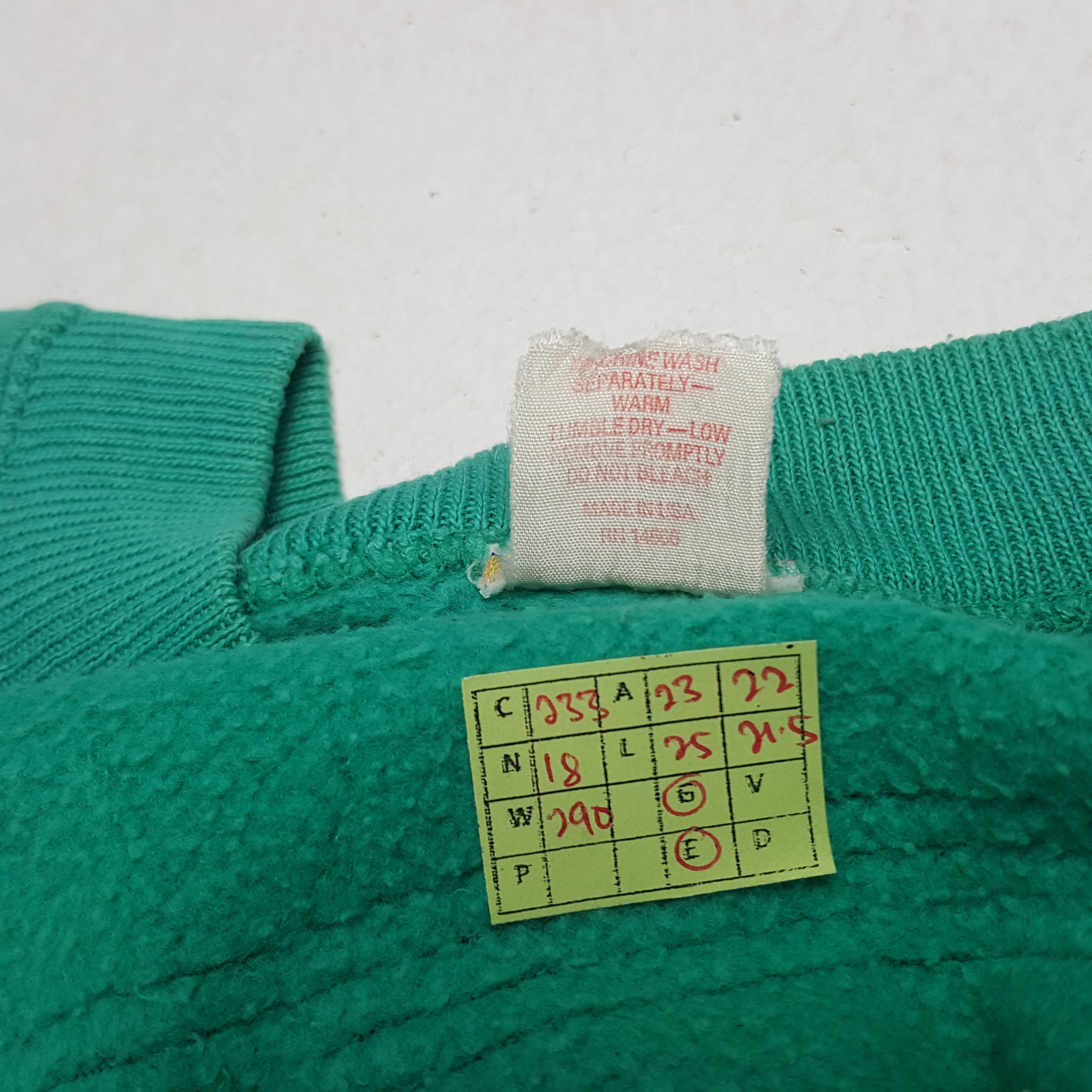 Vintage Vintage 90's Devilspoint American Sport Style Sweatshirt Size US L / EU 52-54 / 3 - 7 Thumbnail