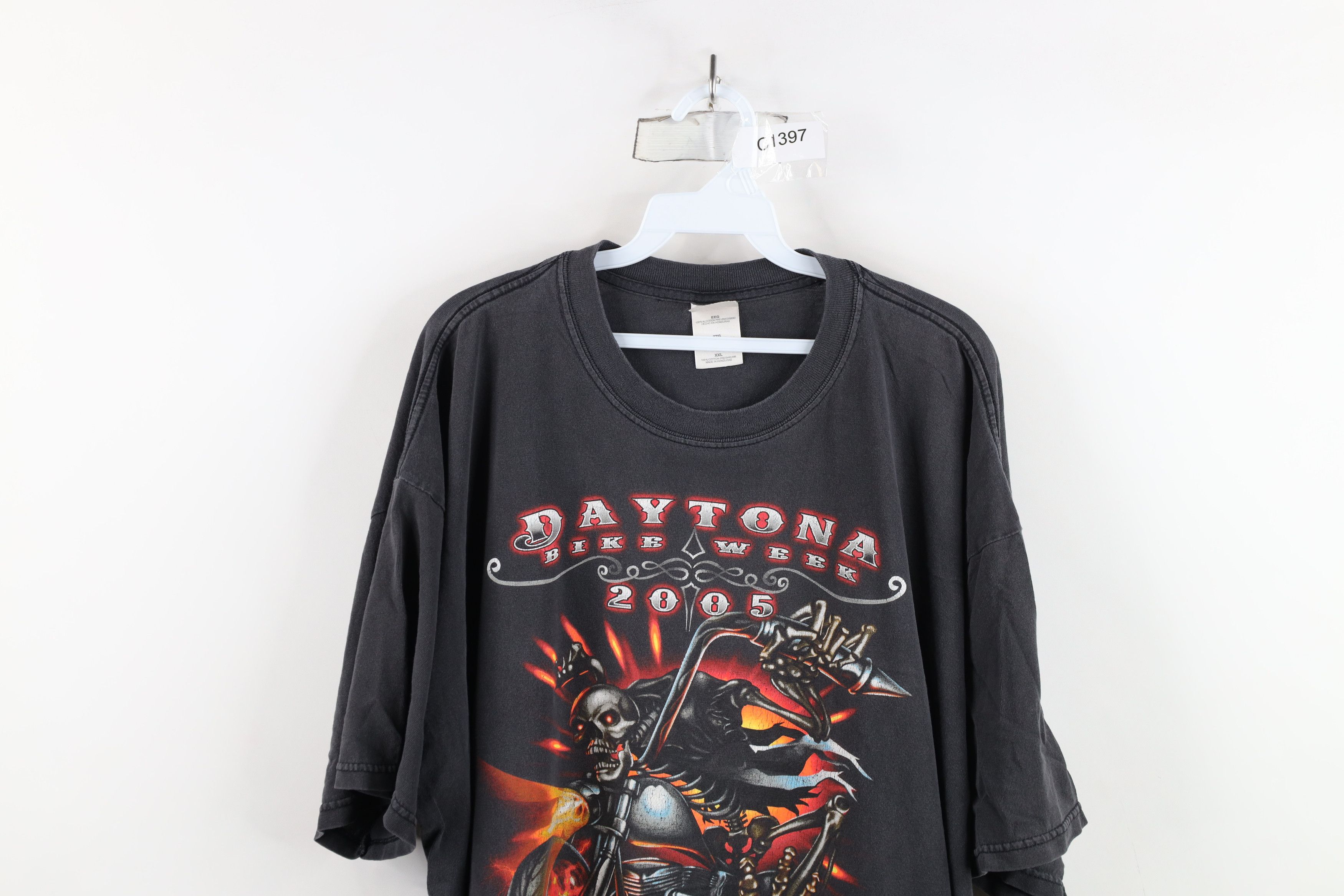 Vintage Vintage Y2K 2005 Daytona Week Skeleton Fire Flames T-Shirt Size US XXL / EU 58 / 5 - 2 Thumbnail
