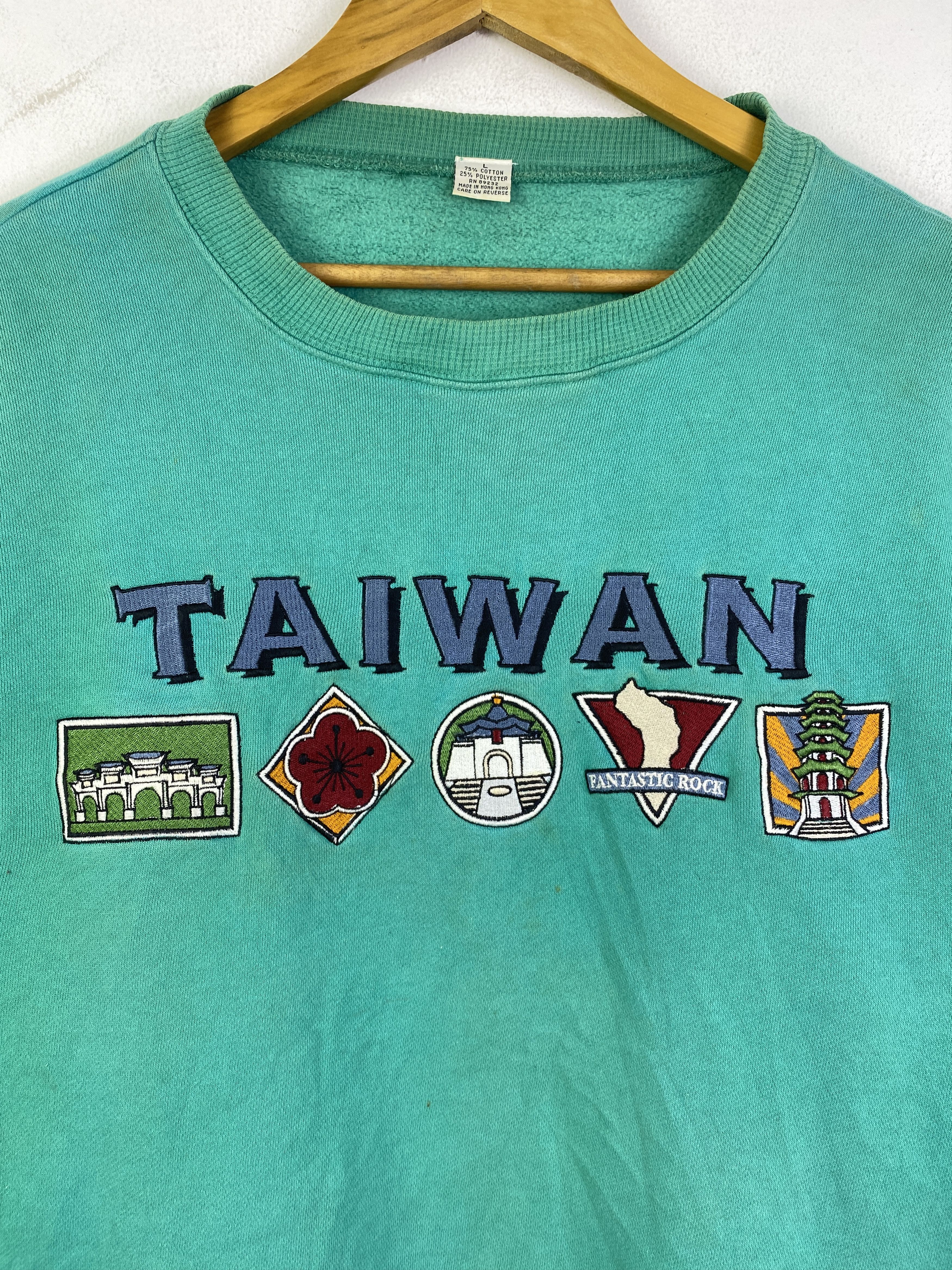 Vintage Vintage 90s Taiwan Spell Out Crewneck Sweatshirt SH0268 Size US L / EU 52-54 / 3 - 9 Thumbnail