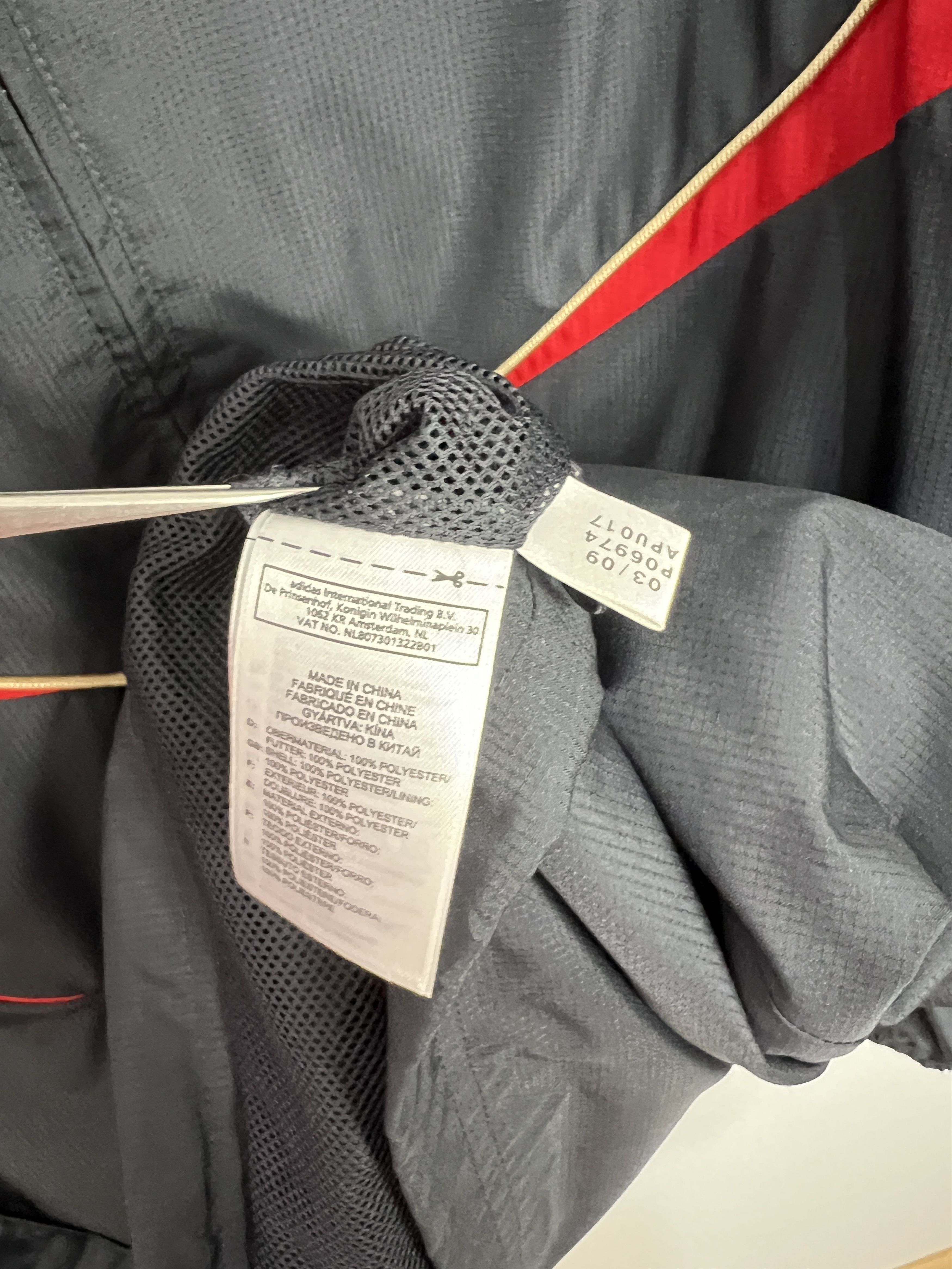 Adidas Vintage Adidas Liverpool Football Jacket Track Top Hooded Size US L / EU 52-54 / 3 - 10 Thumbnail