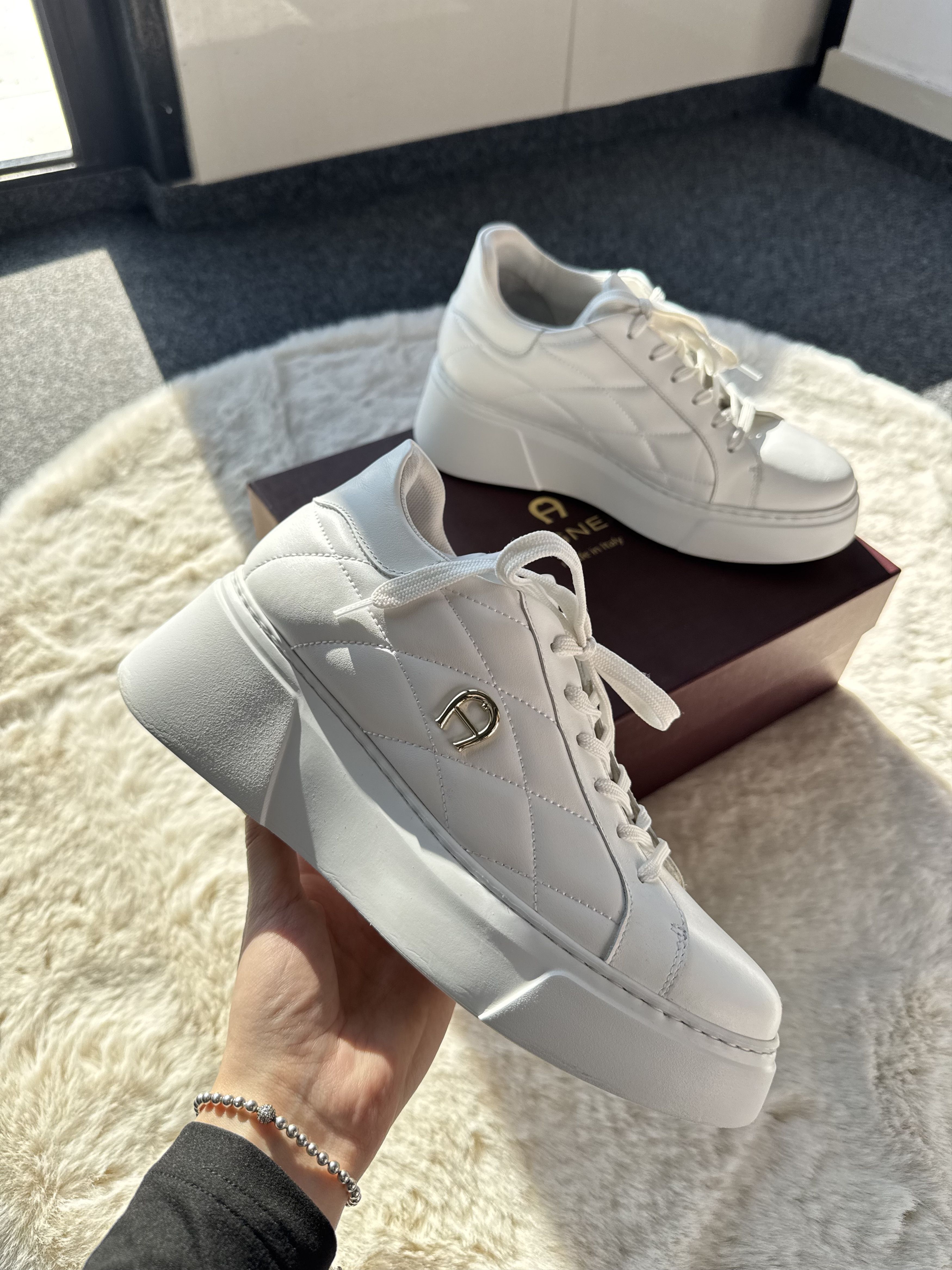 Aigner Aiger Elaine 13 Women's Low Sneakers White 39 Size US 9 / IT 39 - 1 Thumbnail