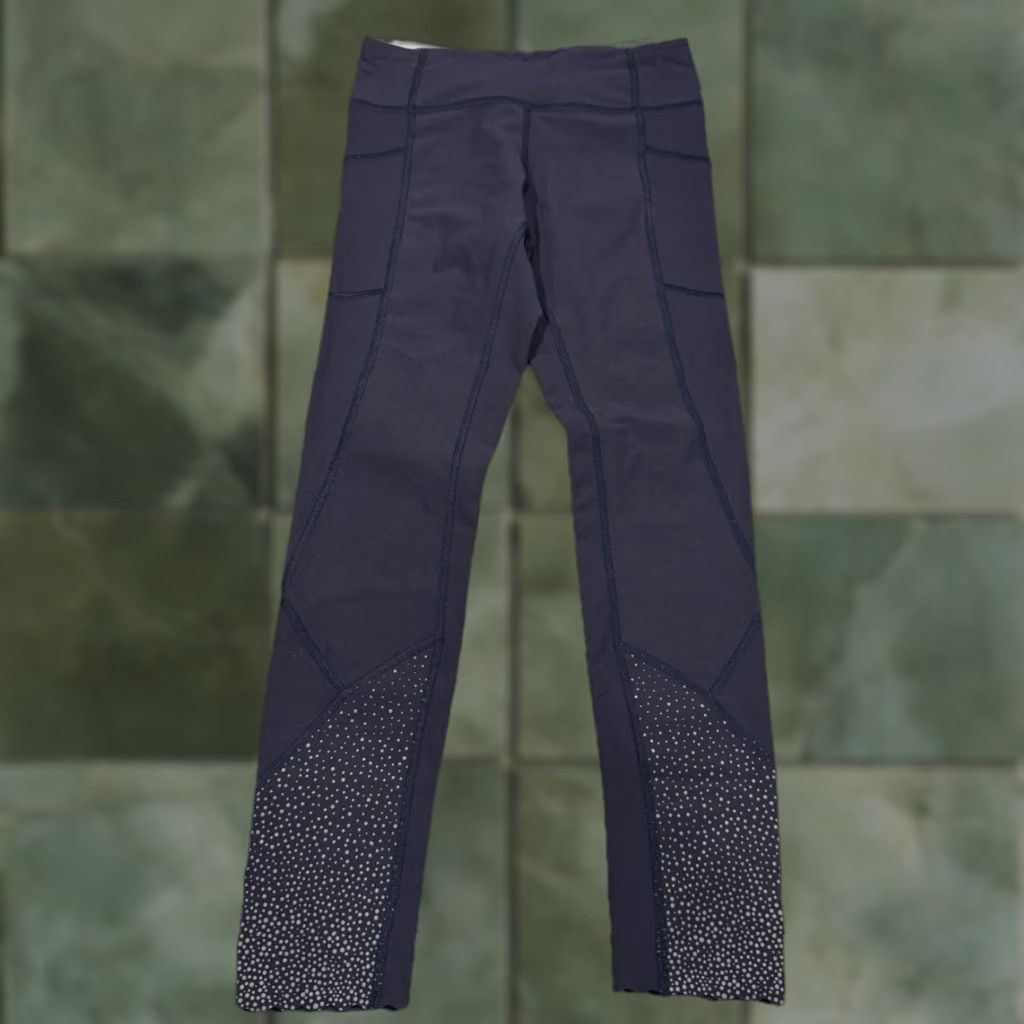 Lululemon Lululemon Blue Tight Stuff Tight II Scallop Hem Reflective 24.5" Inseam Sz 4 Leggings Women Regular Size 4 Blue Reflective Athleisure Size 27" / US 4 / IT 40 - 1 Thumbnail