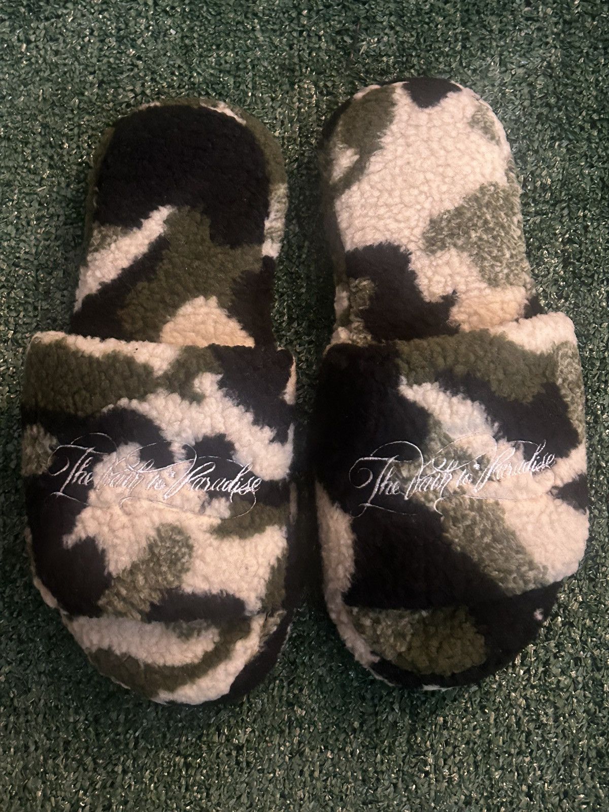 HELLSTAR HELLSTAR “PATH TO PARADISE” CAMO SLIDES Sz 12 BNWT Size US 12 / EU 45 - 1 Thumbnail