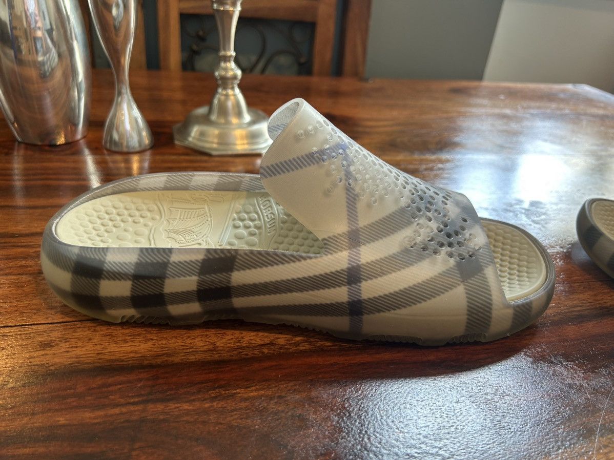 Burberry Stingray Check Rubber Slide Sandals Size US 10 / EU 43 - 5 Thumbnail