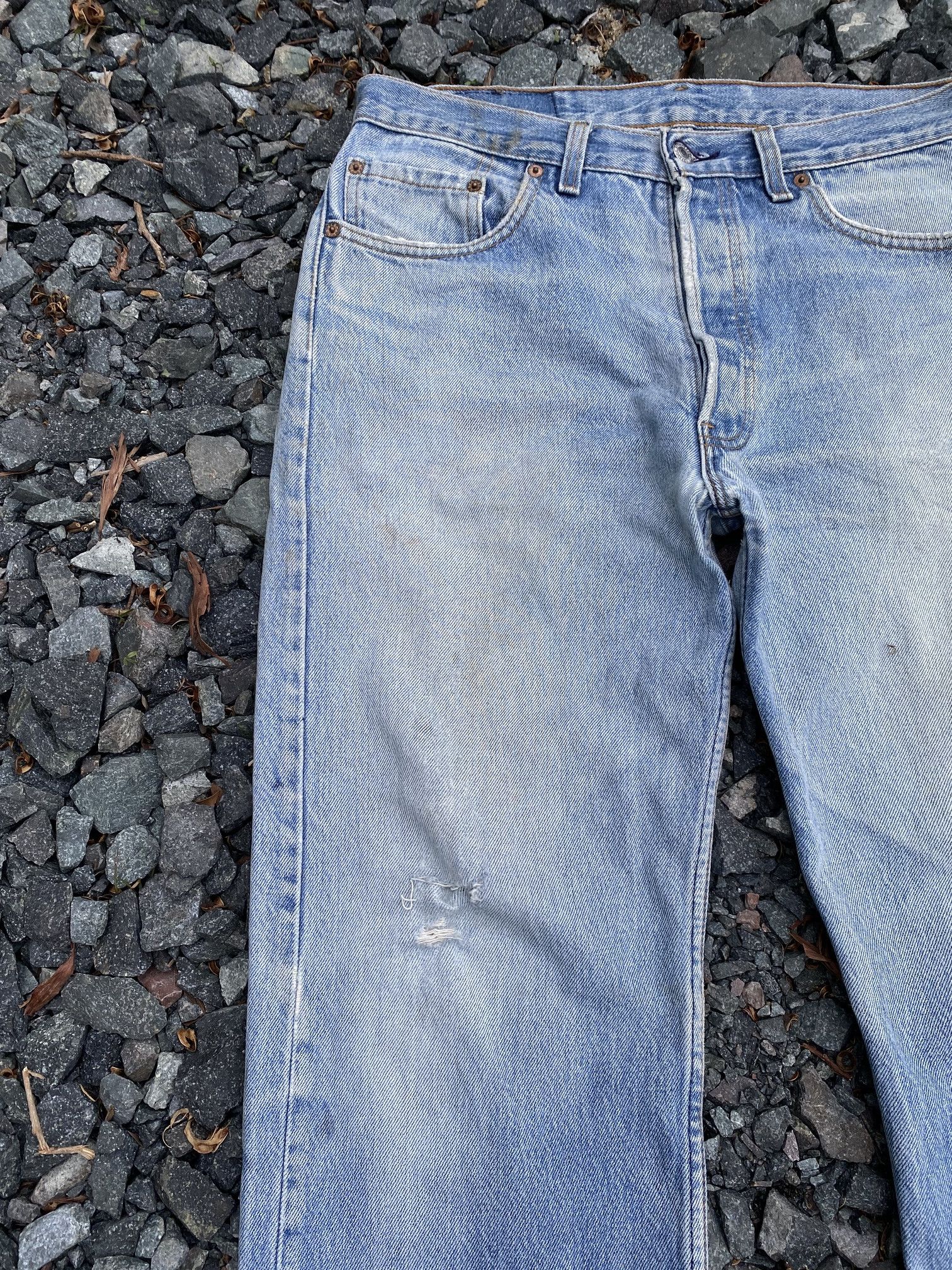 Levi's Vintage 1993 Levis 501 dirty lightwash distressed W33x28.5 Size US 33 - 4 Thumbnail