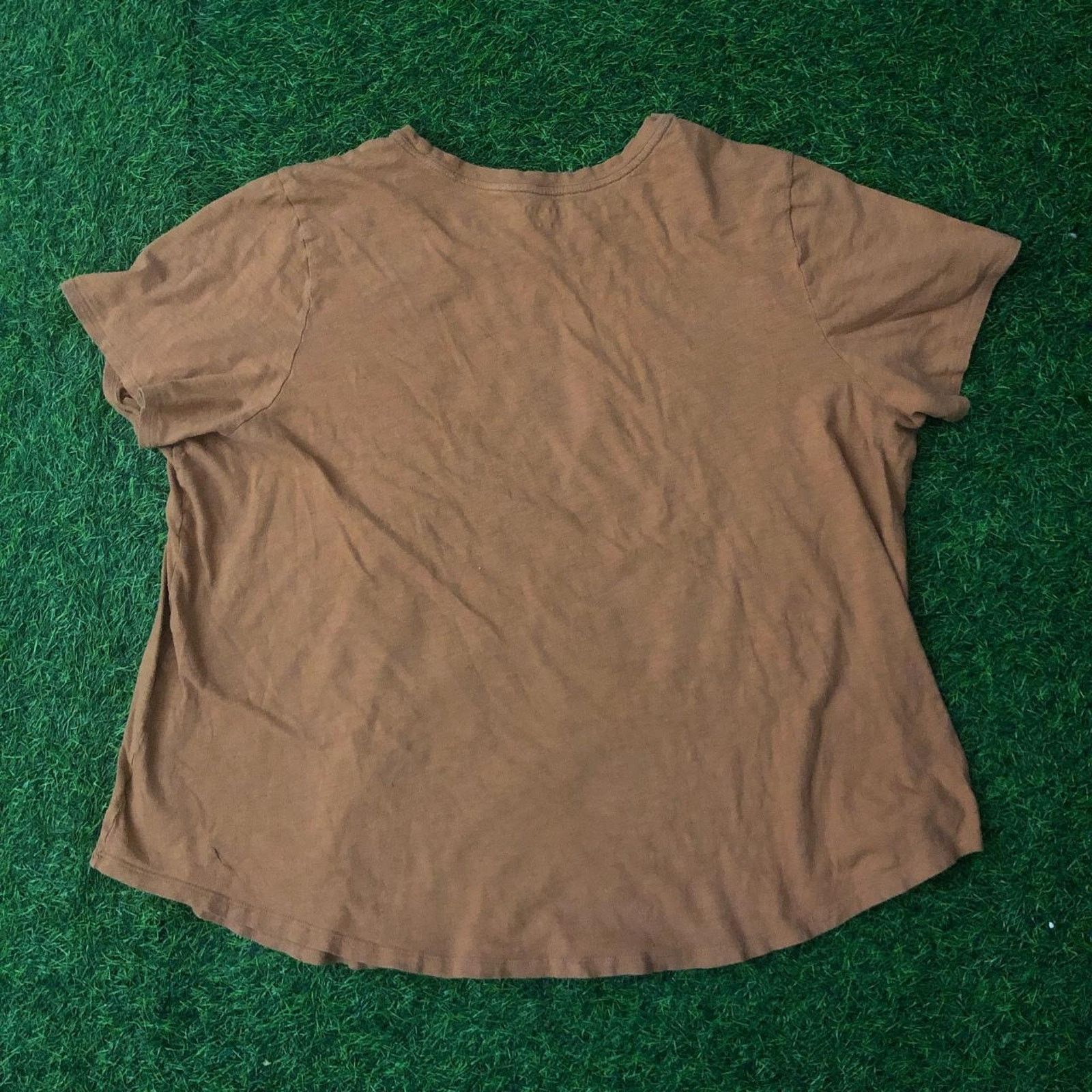 Old Navy Women’s Burnt Orange ‘Love’ Rainbow Graphic Tee Size 3XL / US 20-22 - 2 Thumbnail