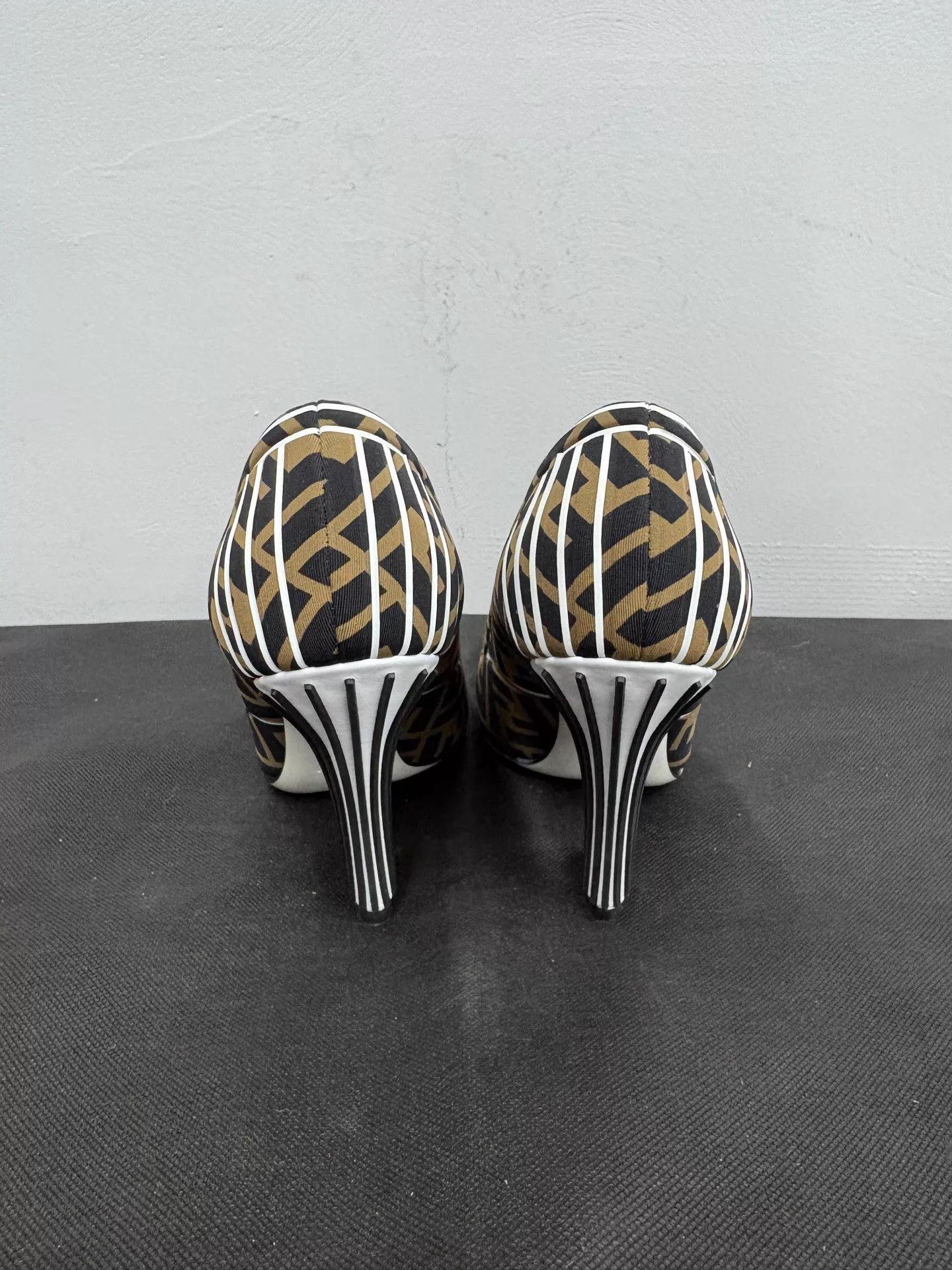 Fendi Fendi limited edition classic FF monogram high heels 39 EU Size US 8.5 / IT 38.5 - 3 Thumbnail