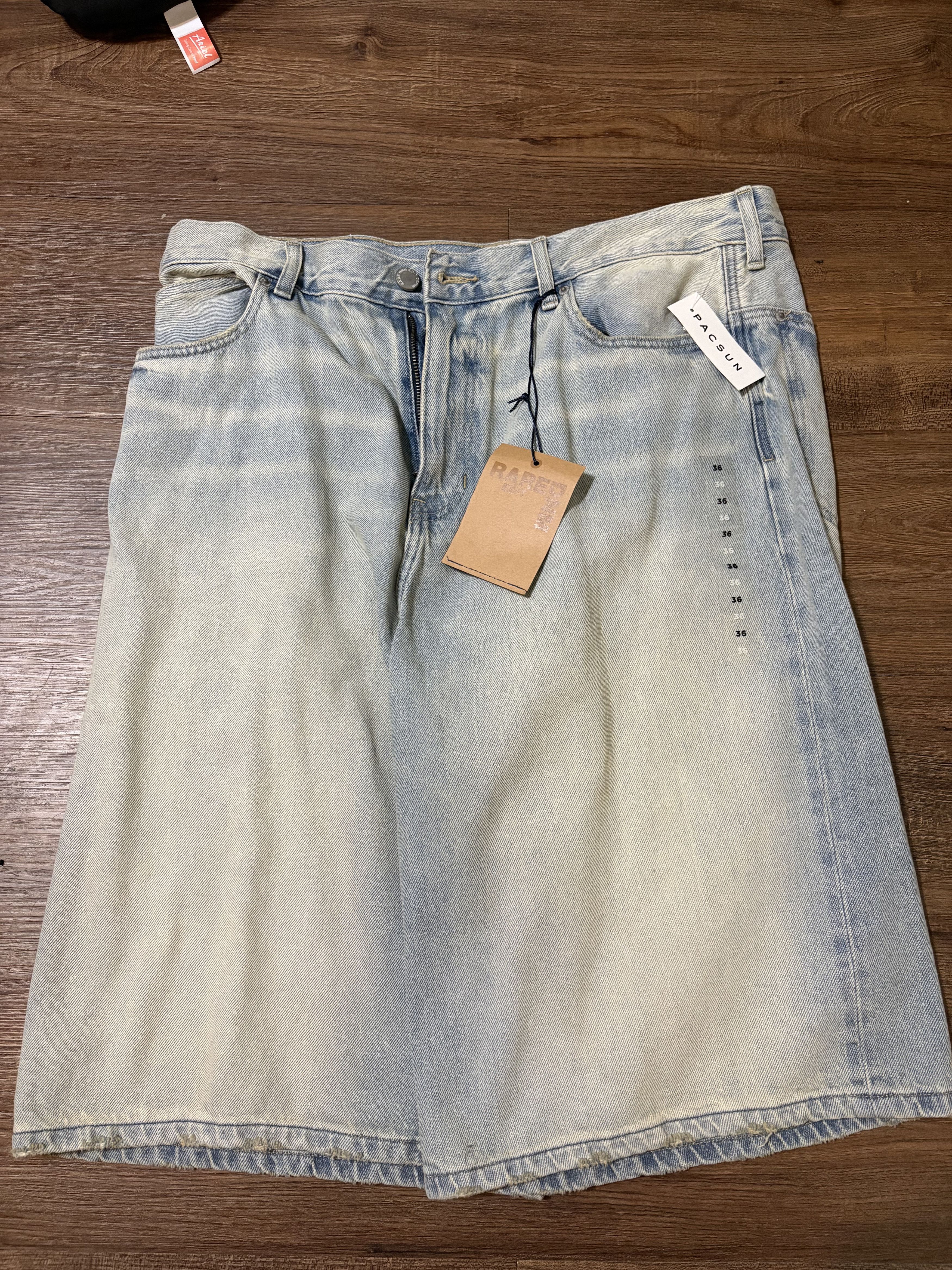 Pacsun LIGHT WASH BAGGY DENIM JEAN SHORTS Size US 36 / EU 52 - 1 Thumbnail