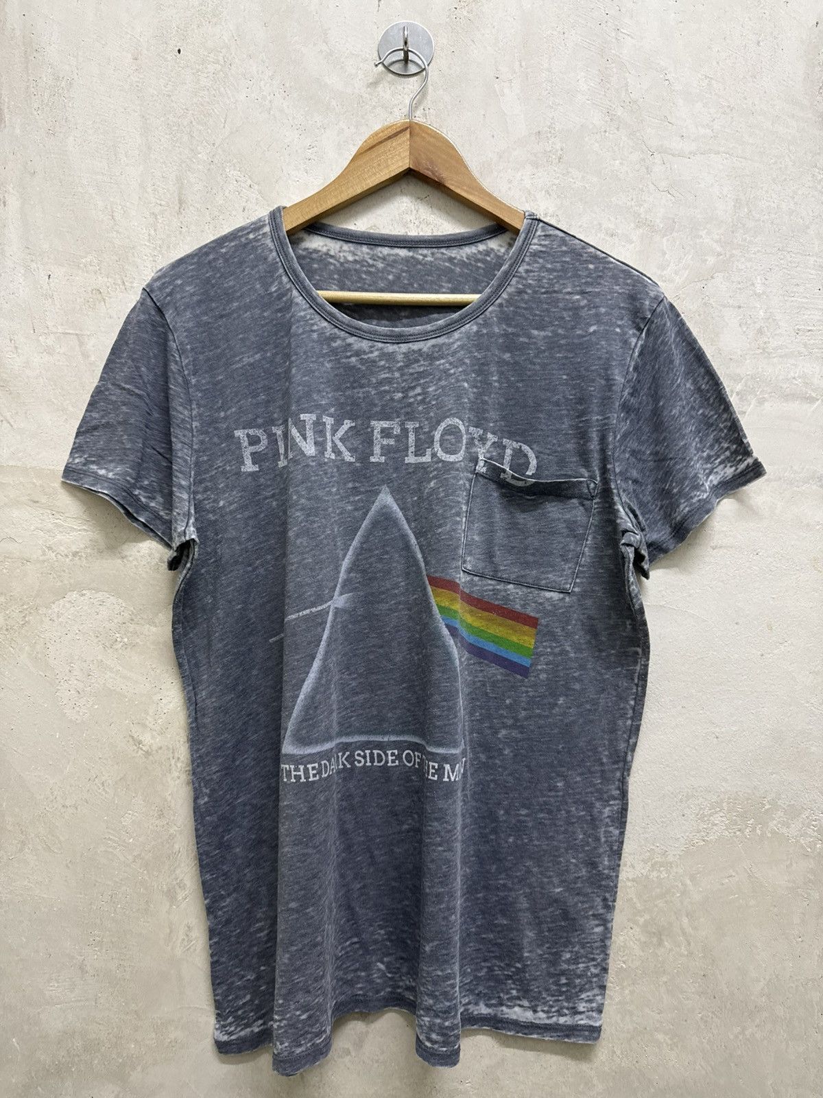 Band Tees 2000s Pink Floyd Band Faded Pocket T Shirt Size US L / EU 52-54 / 3 - 1 Thumbnail