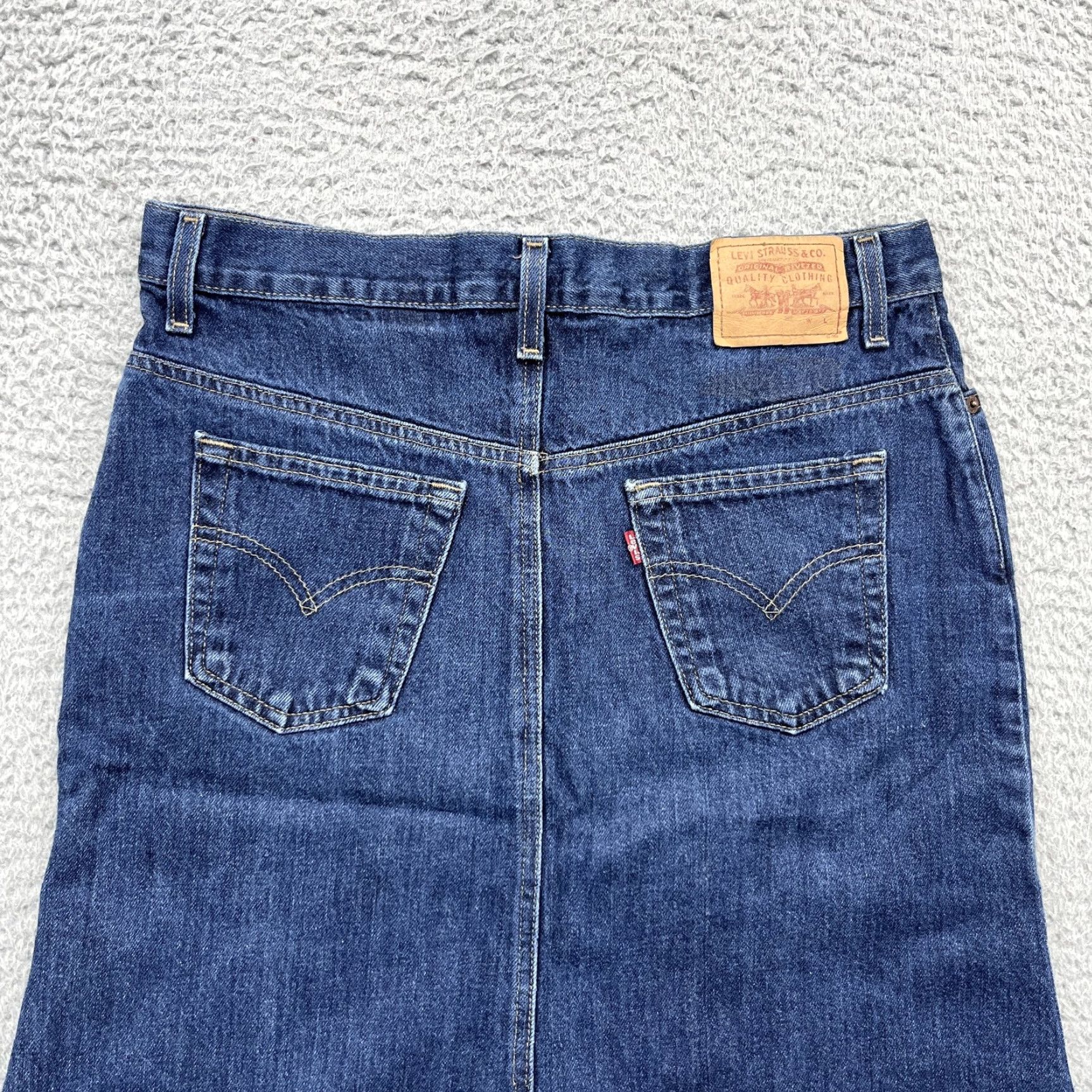 Levi's VINTAGE Levi's Denim Skirt Womens 7 JR Dark Wash Button Fly A-Line Pockets 90s Size 28" / US 6 / IT 42 - 4 Thumbnail