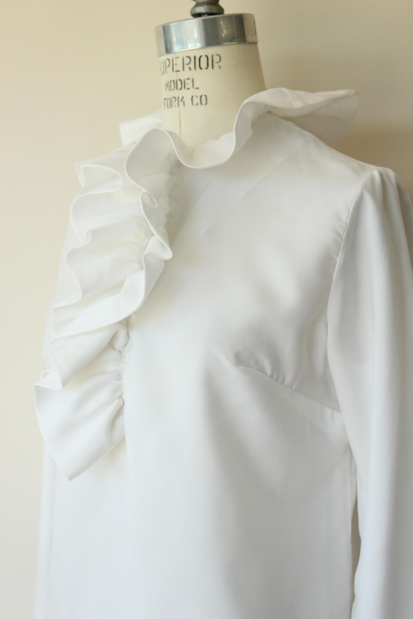 Vintage Vintage 1960s Blouse, Teddi of California White Ruffle Colla Size M / US 6-8 / IT 42-44 - 7 Thumbnail