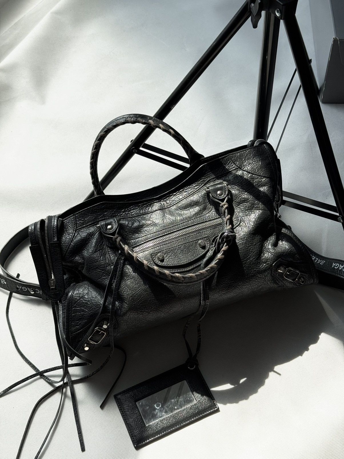 Balenciaga Vintage Balenciaga 00s City Bag Distressed Leather Handbag Size ONE SIZE - 1 Thumbnail