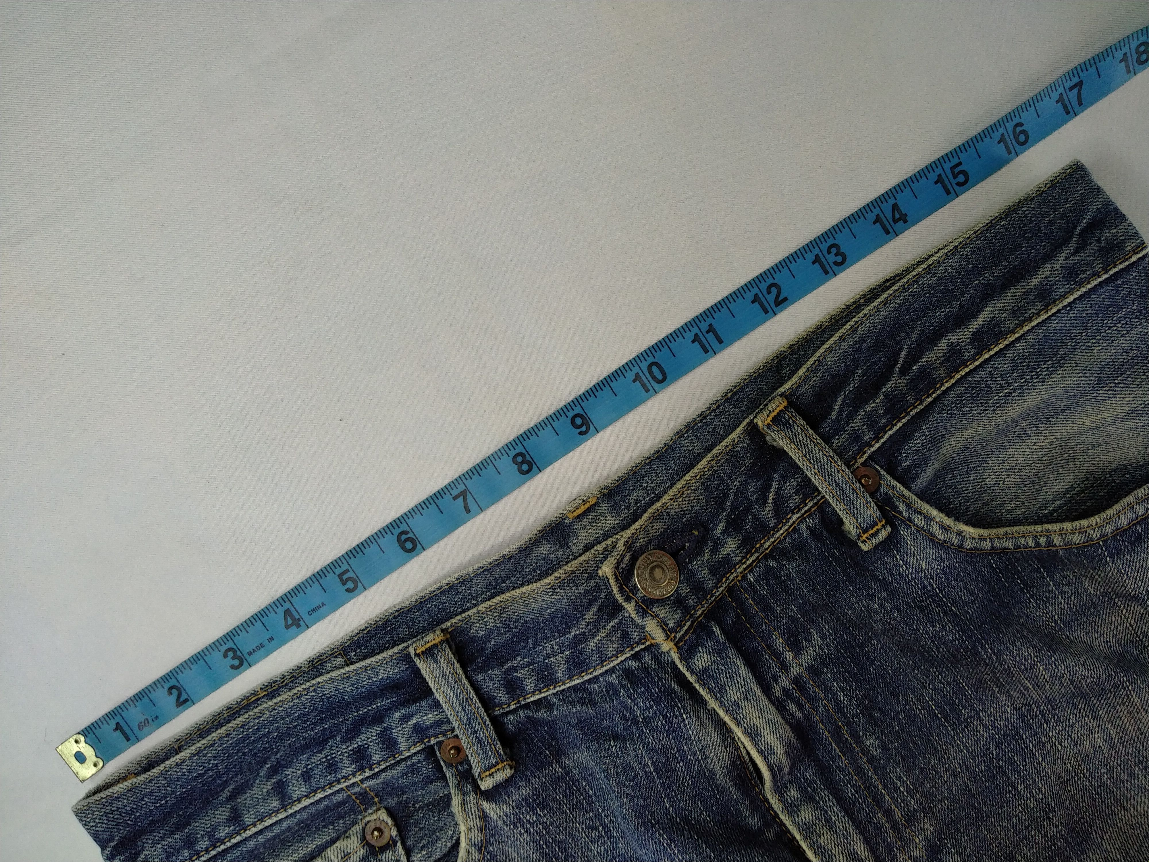 Levi's Blue Distressed Vintage Levi's 505 Jeans 33x31.5 Denim JN961 Size US 33 - 5 Thumbnail