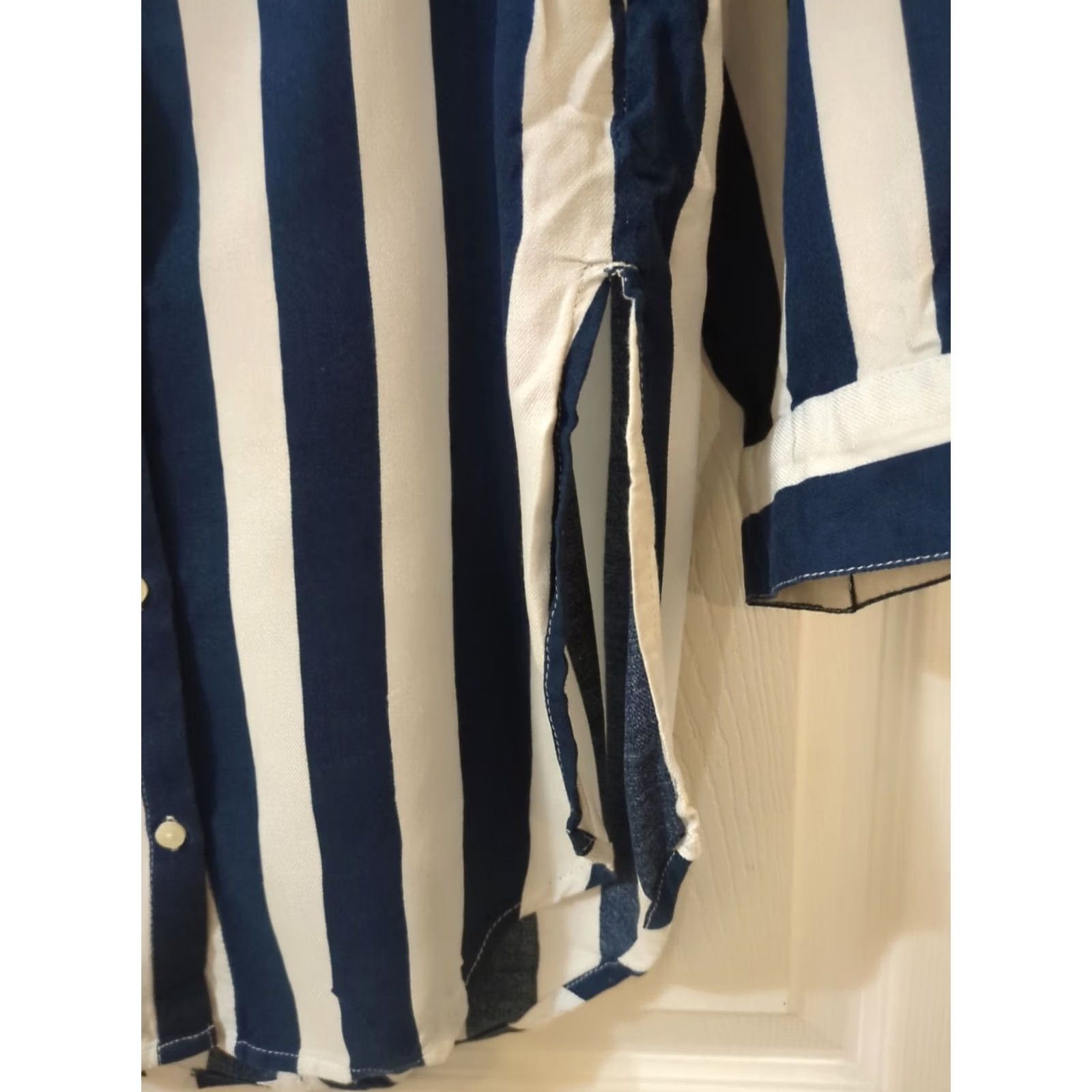 H&M VINTAGE Divided Blue & White Shirt - Women’s Long Sleeve Button-Up - Size 6 - 100% Viscose - Casual Shirt Size M / US 6-8 / IT 42-44 - 4 Thumbnail