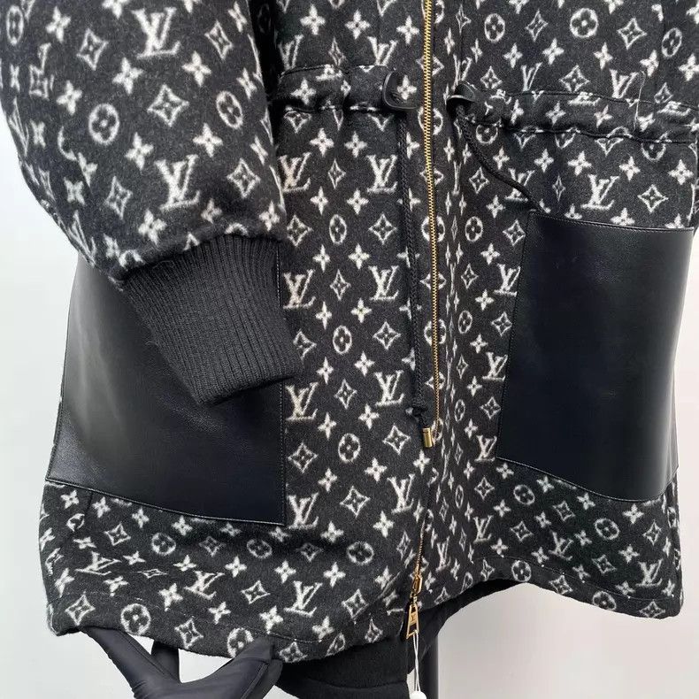 Louis Vuitton Louis Vuitton Black print print patchwork leather reversib Size XS / US 0-2 / IT 36-38 - 4 Thumbnail