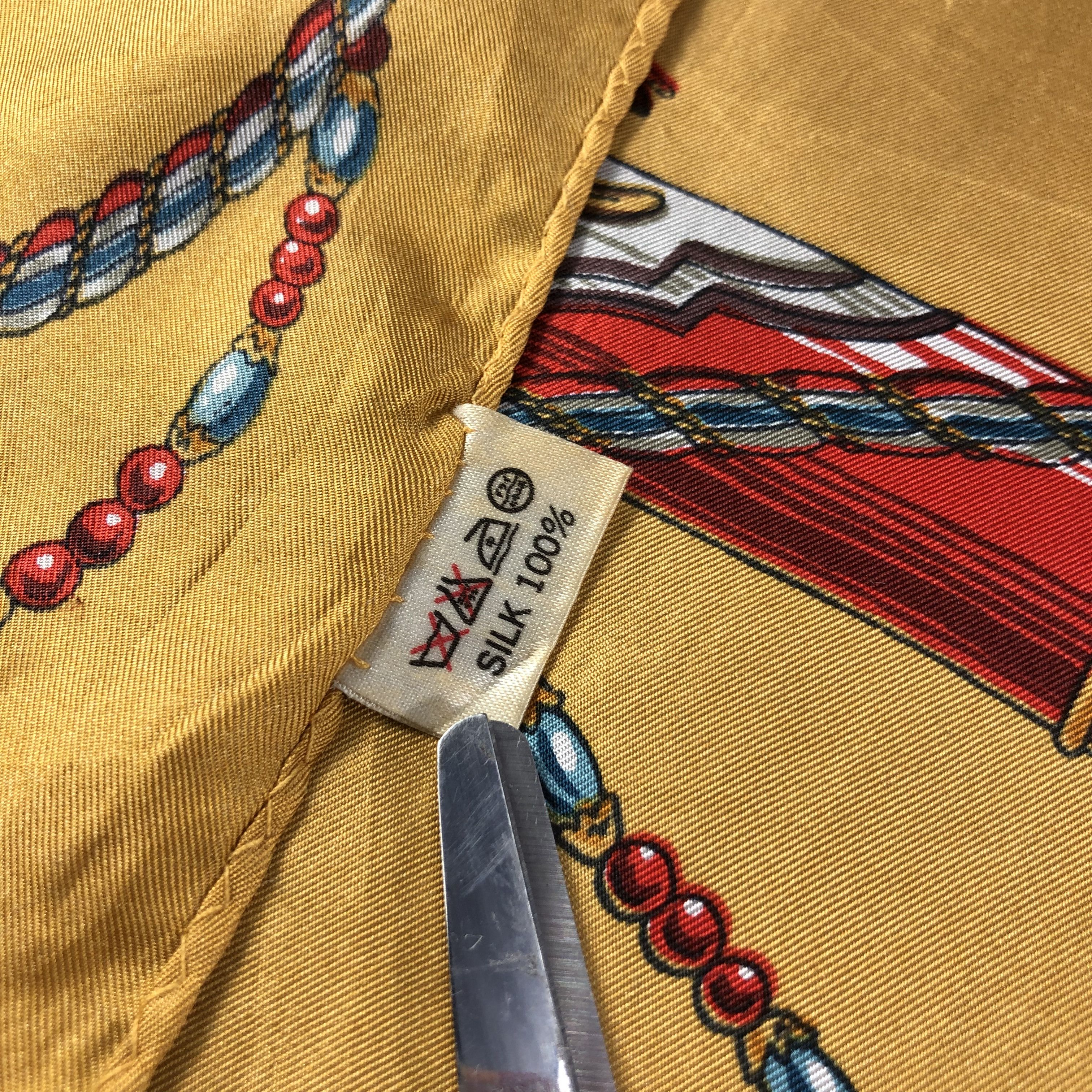 Japanese Brand Pola Luxury Design Silk Scarf M562 Size ONE SIZE - 5 Thumbnail