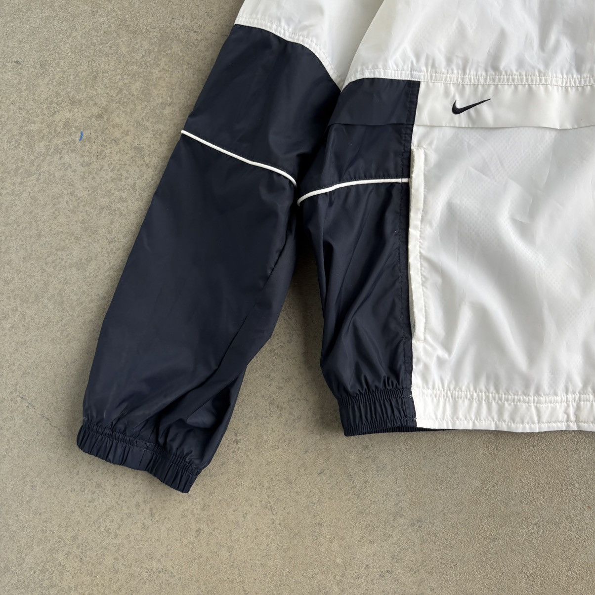 Nike × Vintage Vintage Nike Blue and White Windbreaker Jacket Athletic XL Size US XL / EU 56 / 4 - 7 Thumbnail