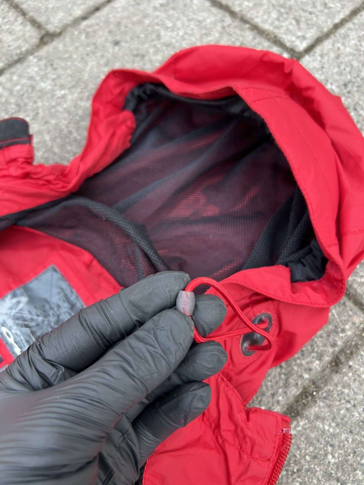 Oakley Oakley Vintage red Hooded Windbreaker Jacket Nylon Jacket Size US L / EU 52-54 / 3 - 14 Thumbnail