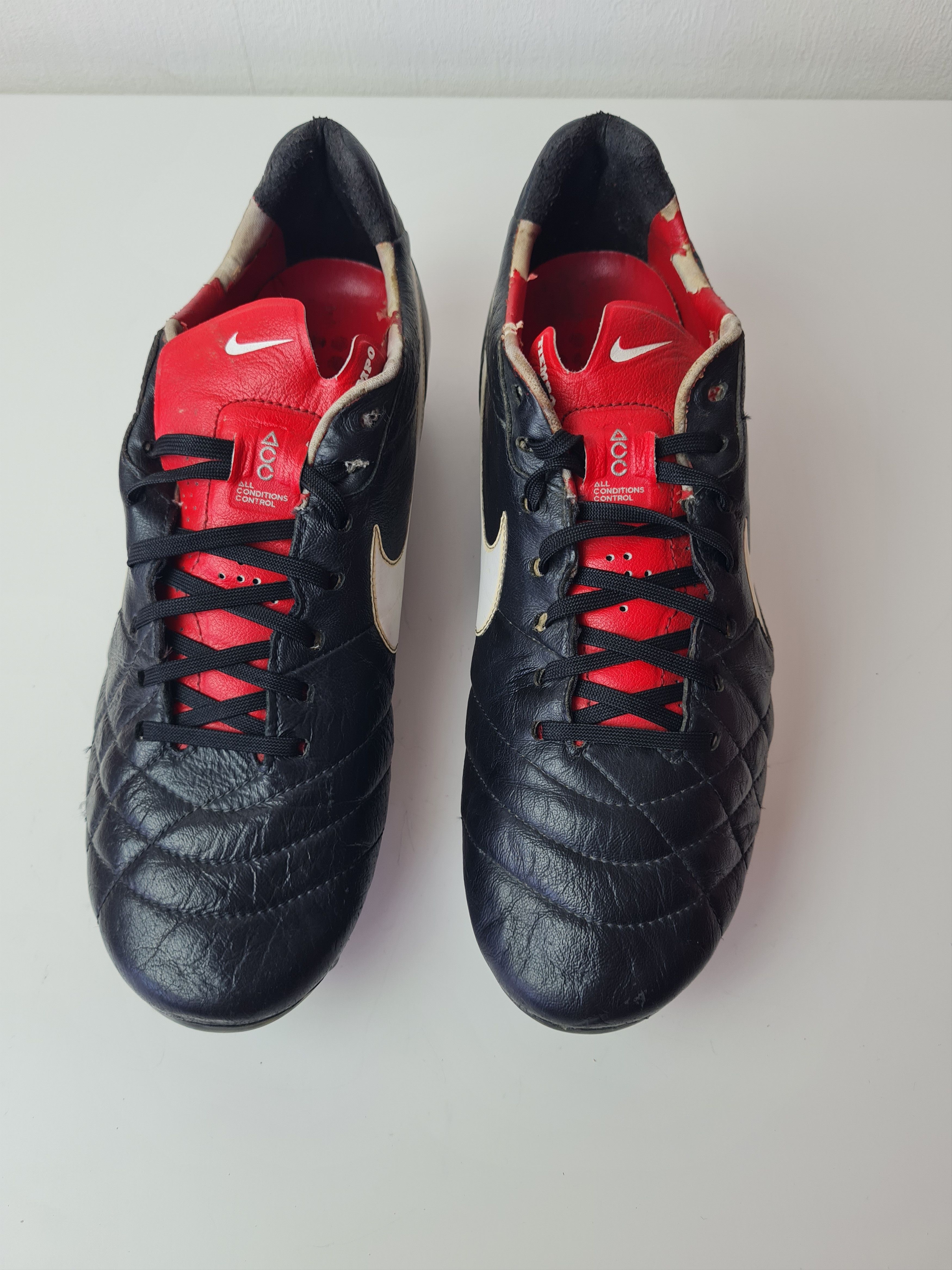 Nike Football cleats boots 2012 454309-010 NIKE TIEMPO MYSTIC Size US 9 / EU 42 - 21 Thumbnail