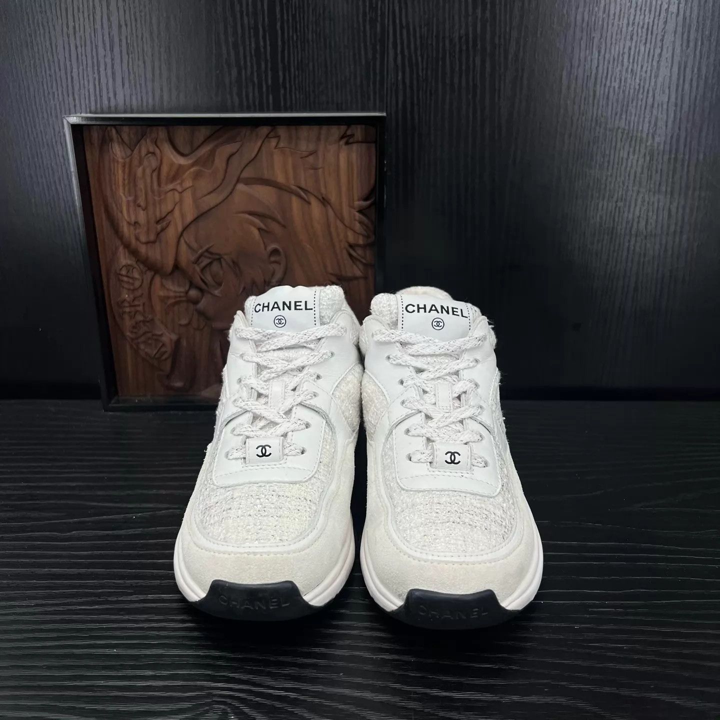 Chanel Chanel white suede sneaker 36.5 mint Size US 6 / IT 36 - 4 Thumbnail