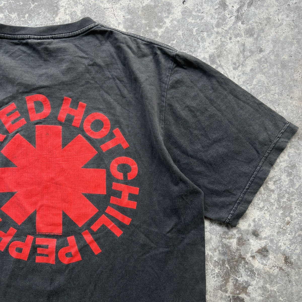 Band Tees Vintage Red Hot Chili Peppers Band Tshirt Bootleg Size US L / EU 52-54 / 3 - 11 Thumbnail