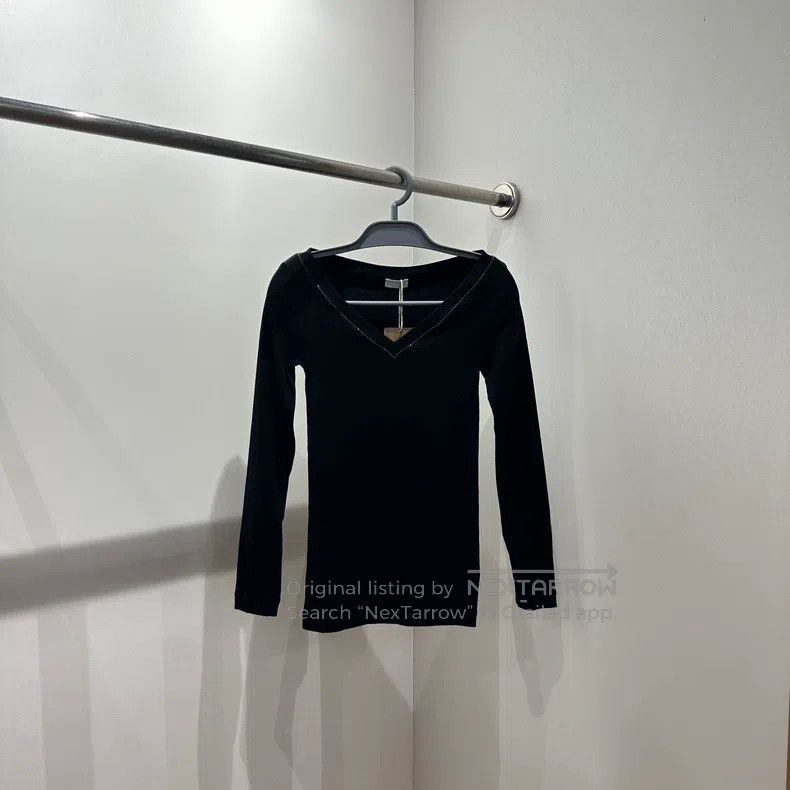 Brunello Cucinelli Brunello Cucinelli Ladies V-neck long-sleeve T-shirt Size XS / US 0-2 / IT 36-38 - 1 Thumbnail