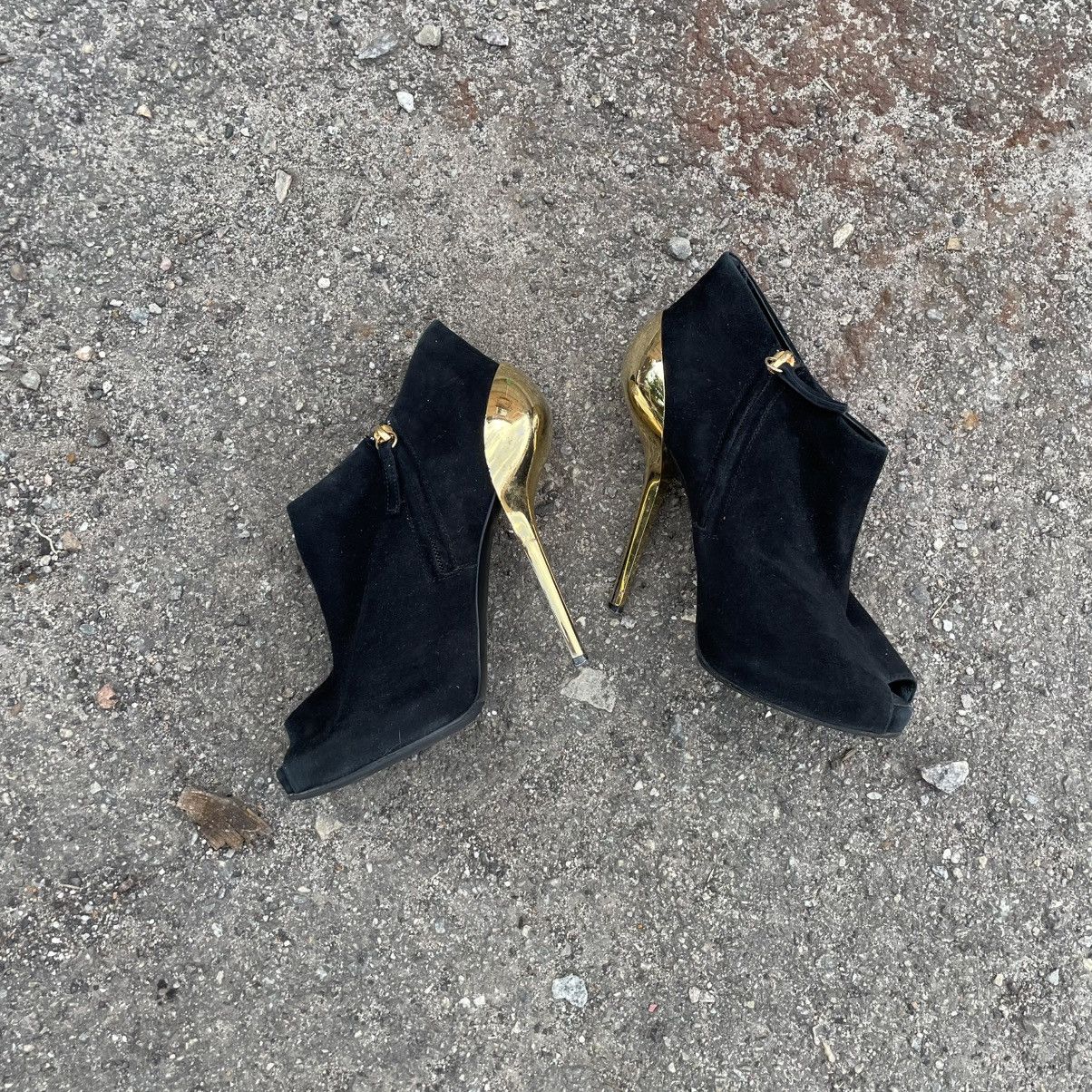 Giuseppe Zanotti Giuseppe Zanotti shoes COLINE JETI HIGH BLAC PUMP GOLD HEELS Size US 7.5 / IT 37.5 - 1 Thumbnail