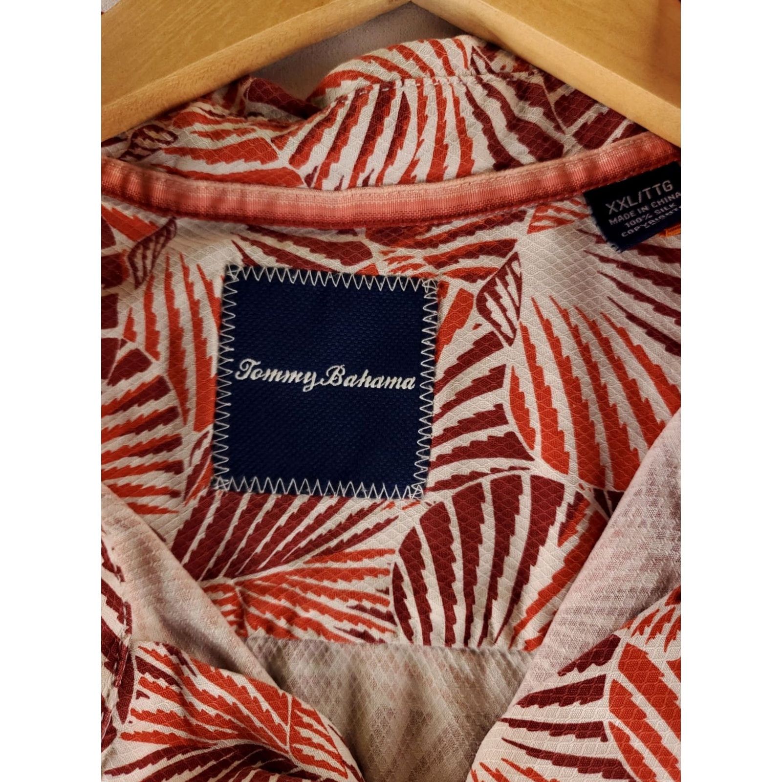 Tommy Bahama Tommy Bahama Caliente Shell We Dance Hawaiian Shirt Red Orange Mens XXL Multicolor Short Sleeve Shirt Mens 2XL Size US XXL / EU 58 / 5 - 3 Thumbnail