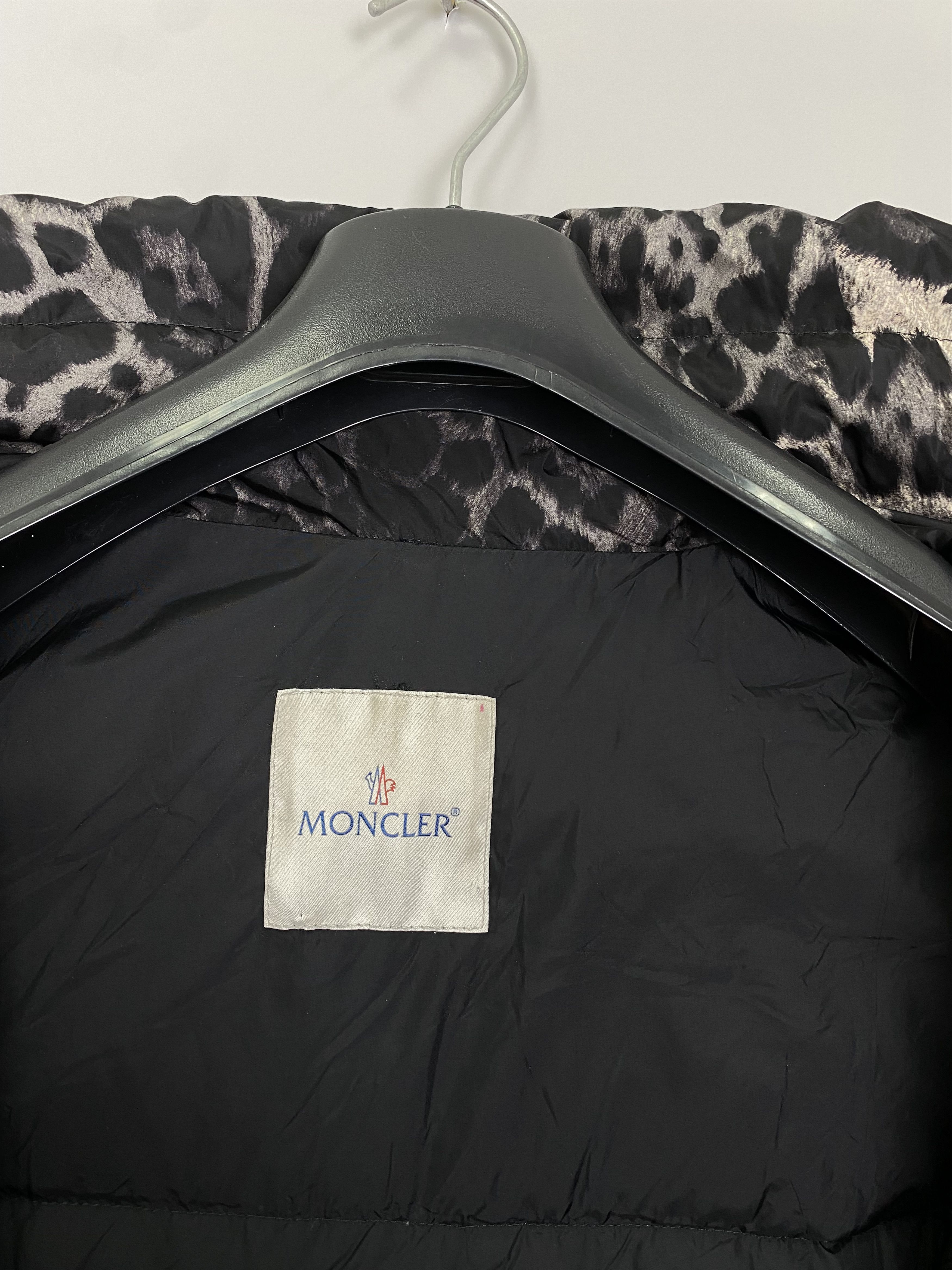 Moncler MONCLER Torcelle Giubbotto Leopard Print Wmns Down Coat Size XL / US 12-14 / IT 48-50 - 14 Thumbnail