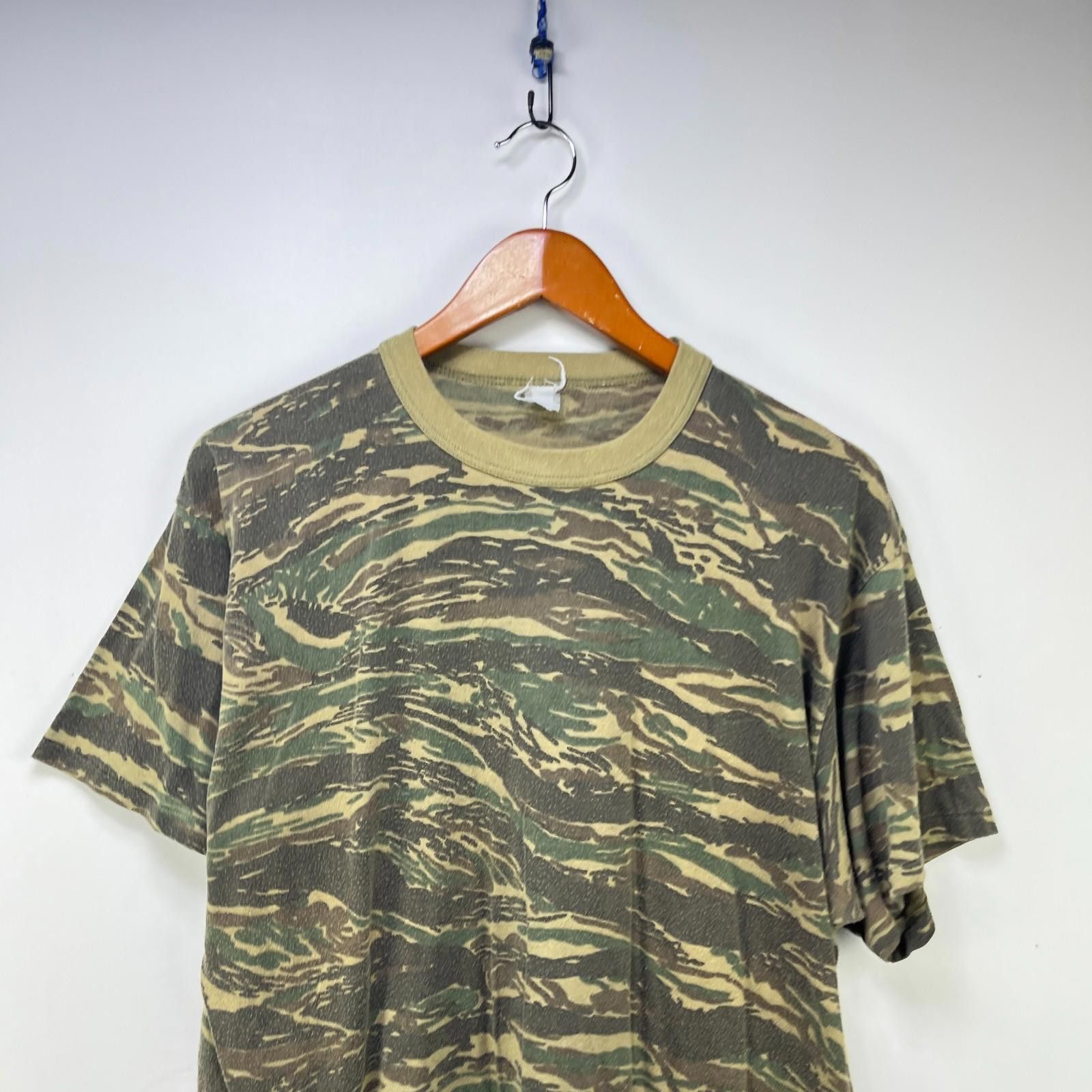 Vintage Vintage 90s Desert Camo Faded T Shirt XL Size US XL / EU 56 / 4 - 2 Thumbnail
